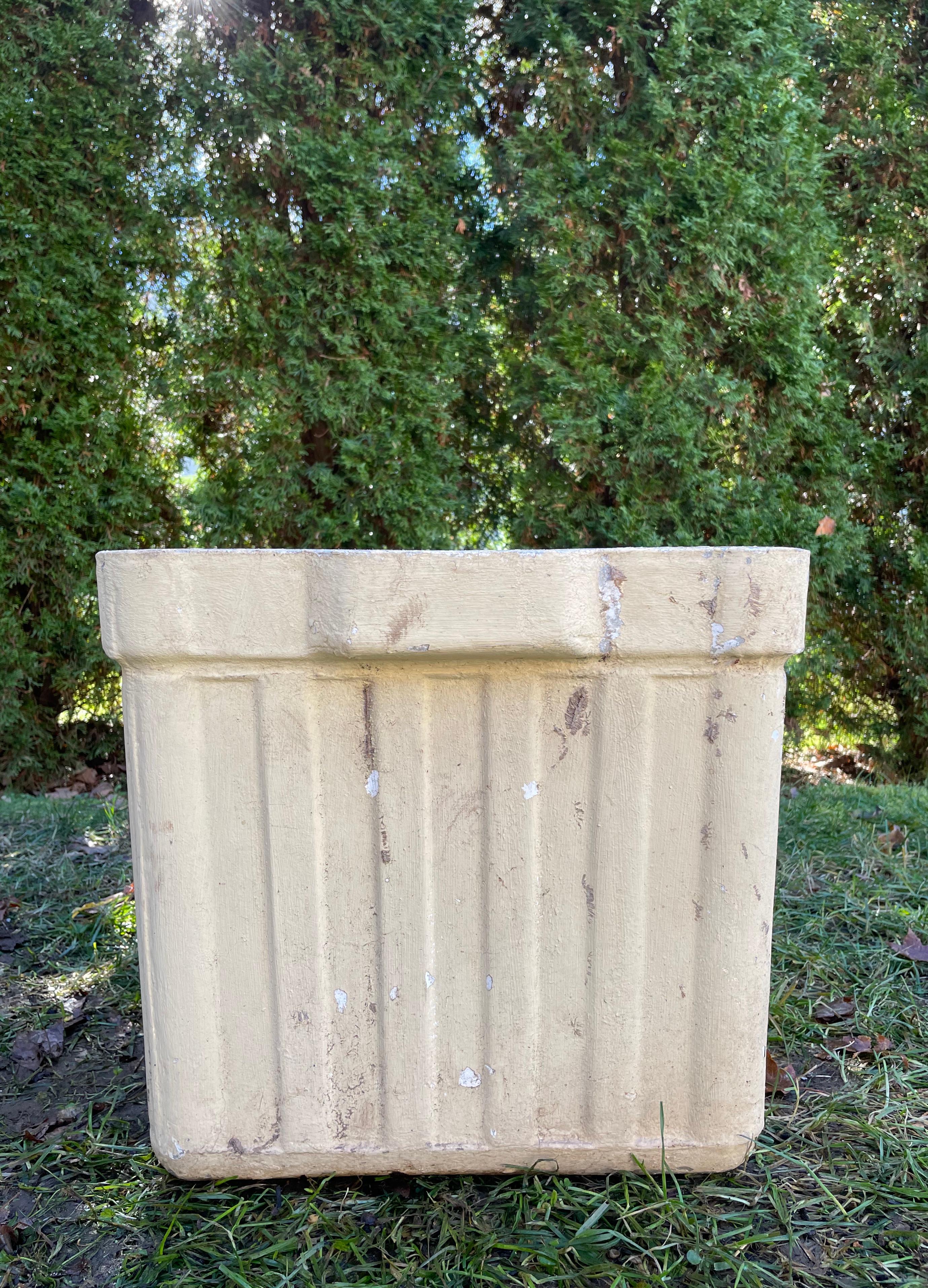 Two Pairs of Medium-Sized Square Ribbed Planters by Willy Guhl For Sale 3