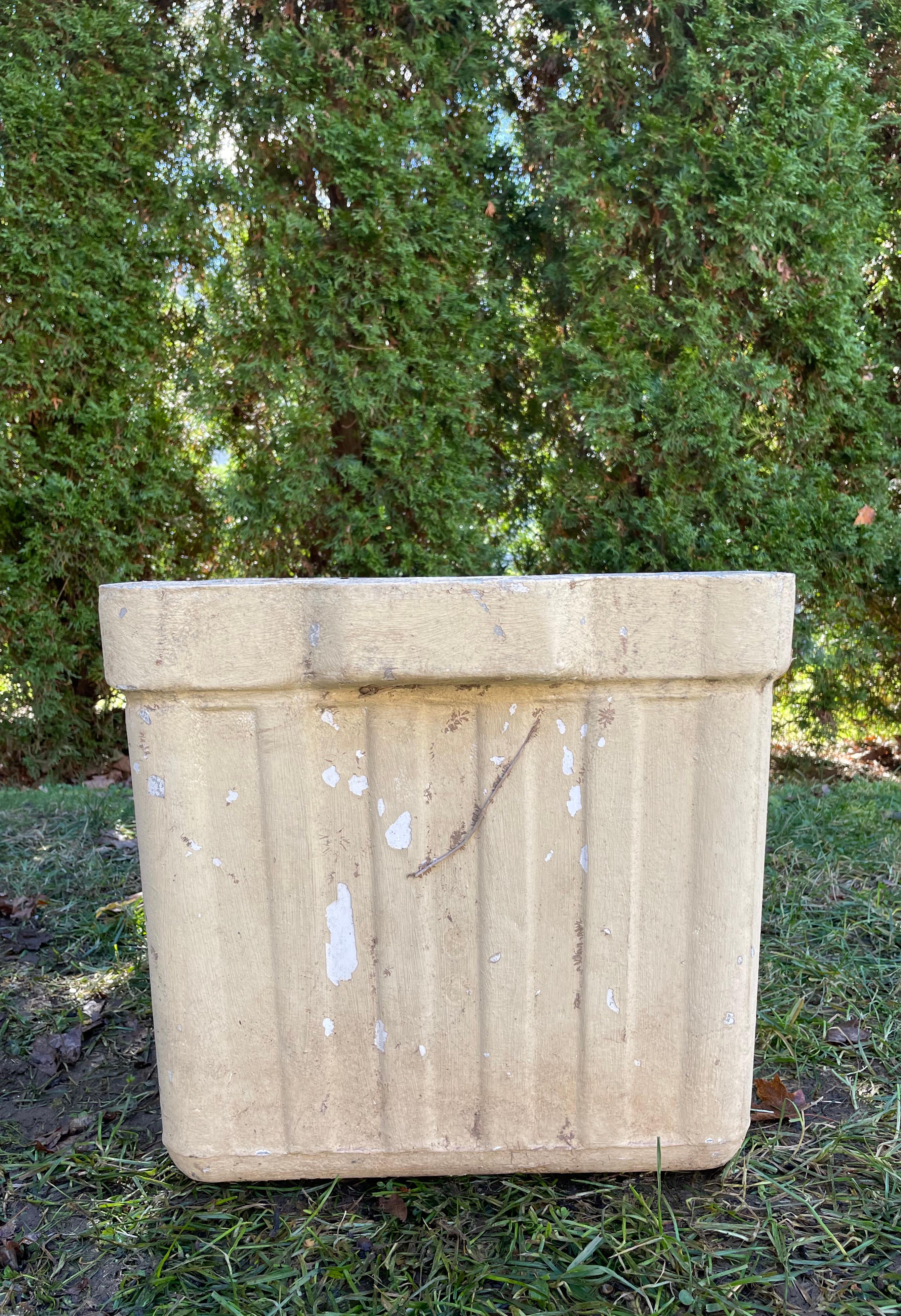 Two Pairs of Medium-Sized Square Ribbed Planters by Willy Guhl For Sale 4