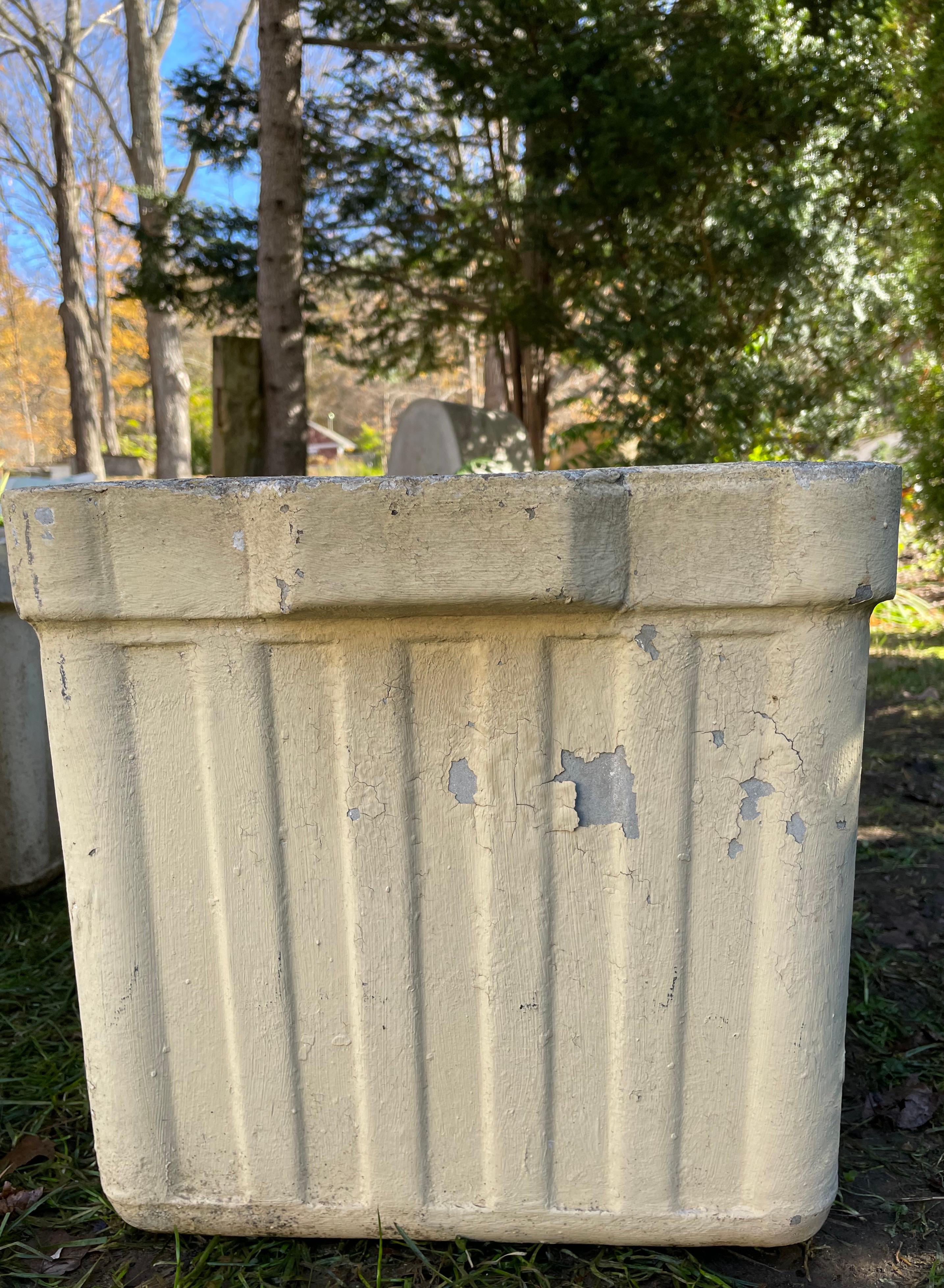 Two Pairs of Medium-Sized Square Ribbed Planters by Willy Guhl For Sale 6