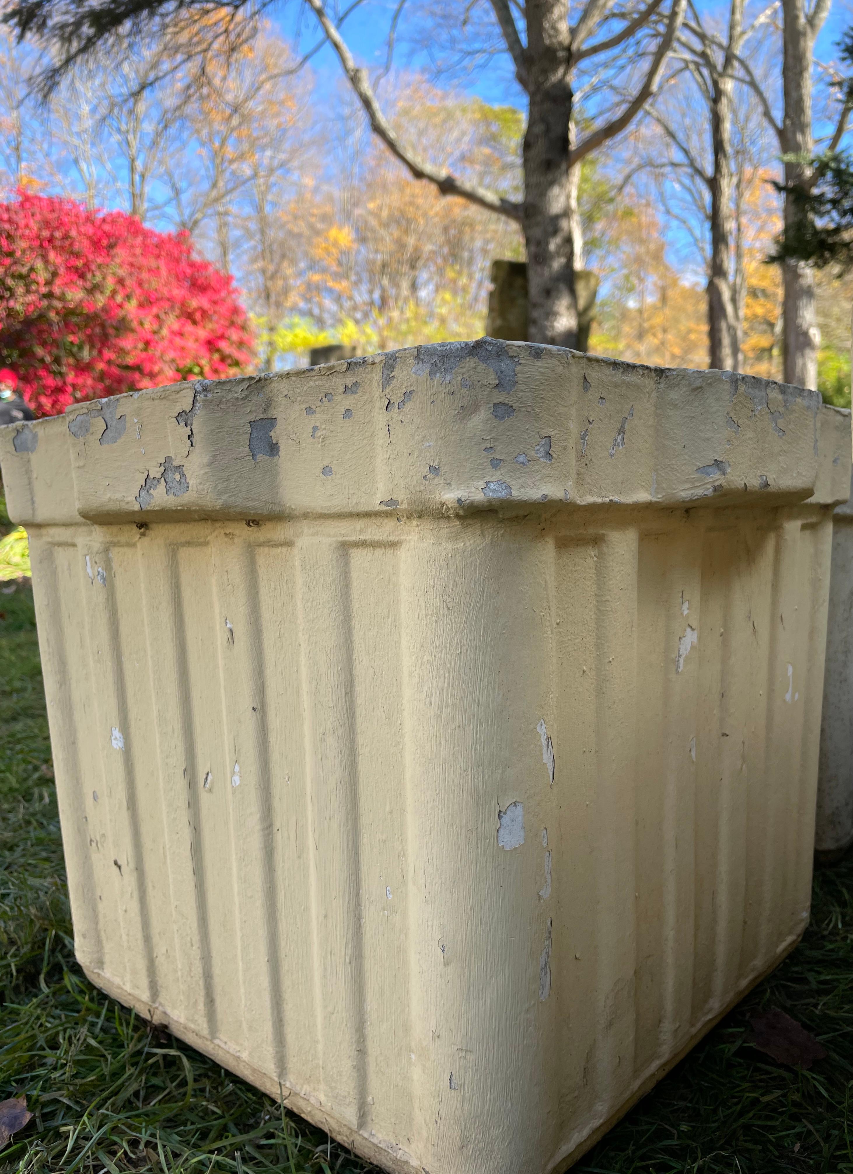 Two Pairs of Medium-Sized Square Ribbed Planters by Willy Guhl In Good Condition For Sale In Woodbury, CT