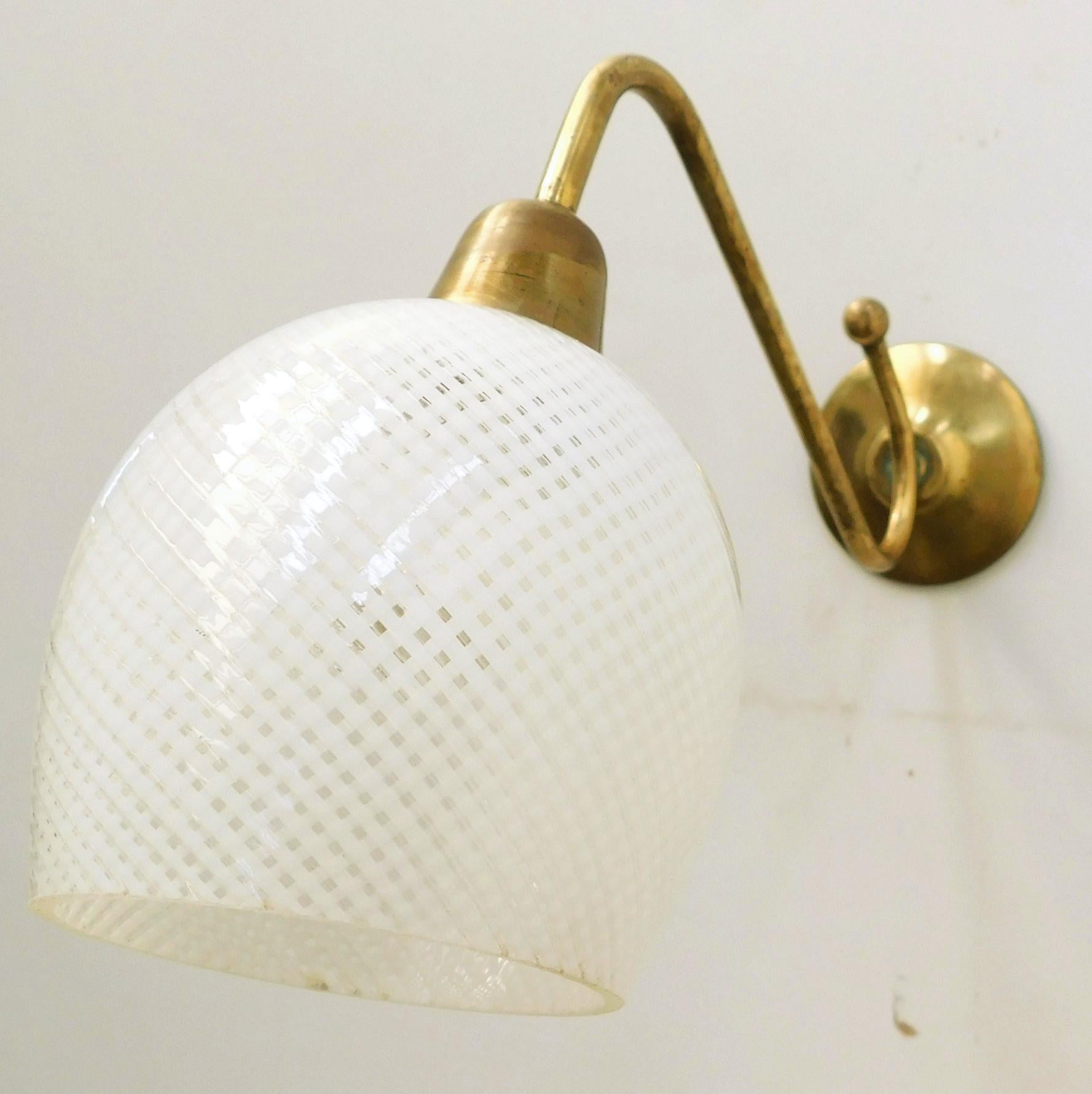 Original vintage Italian down lights with clear and white Murano glasses hand blown in an intricate textured pattern using Reticello technique, mounted on brass frames / Designed by Barovier e Toso, circa 1960s / Made in Italy
1 light / E12 or E14