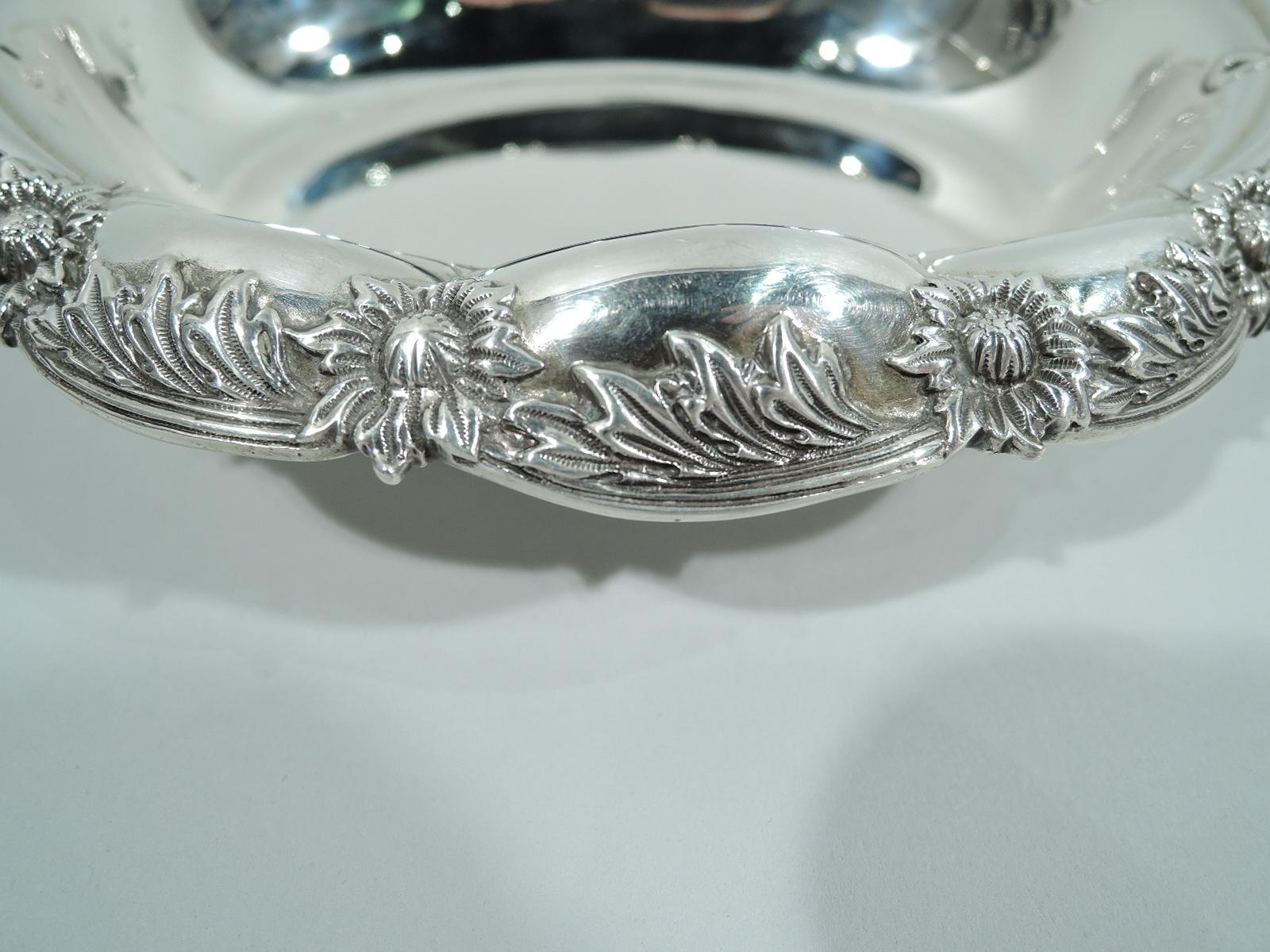 Two Pairs of Tiffany Chrysanthemum Sterling Silver Serving Bowls In Excellent Condition In New York, NY