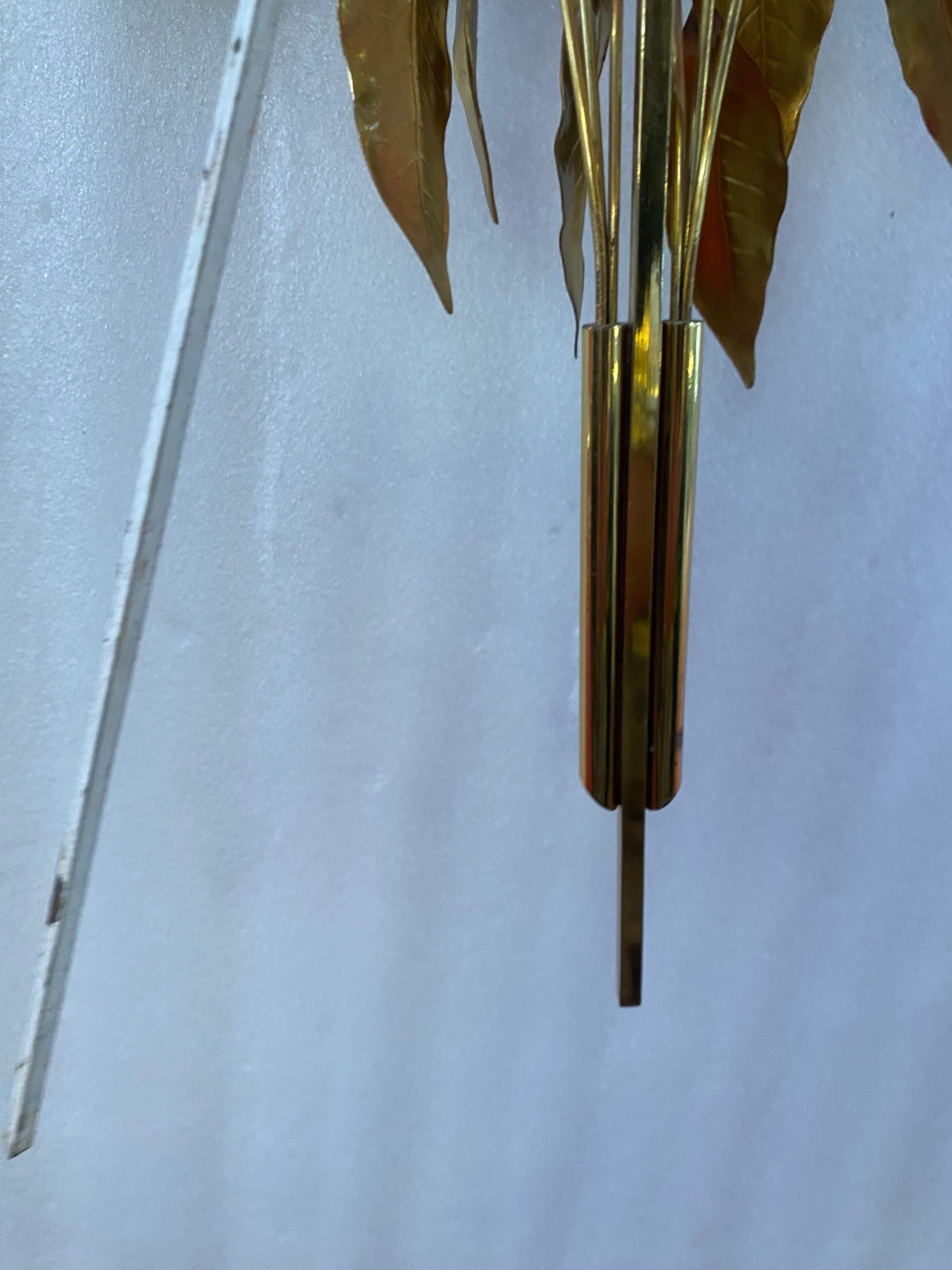 French Two Pairs of Wall Lamps with Laurel Leaves attributed to Maison Charles In Brass For Sale