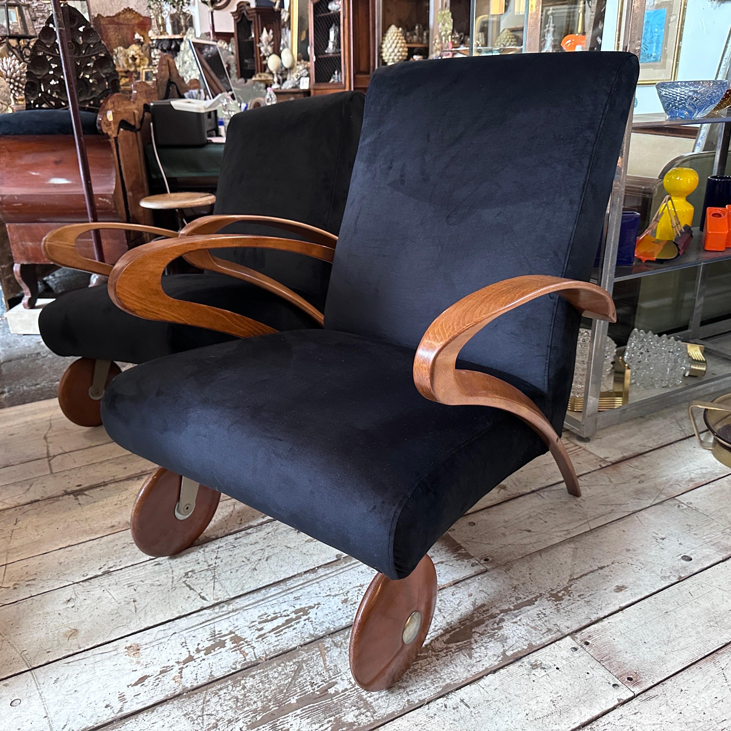 Two Paolo Buffa Style Mid-Century Modern Wood and Black Velvet Italian Armchairs In Good Condition In Aci Castello, IT
