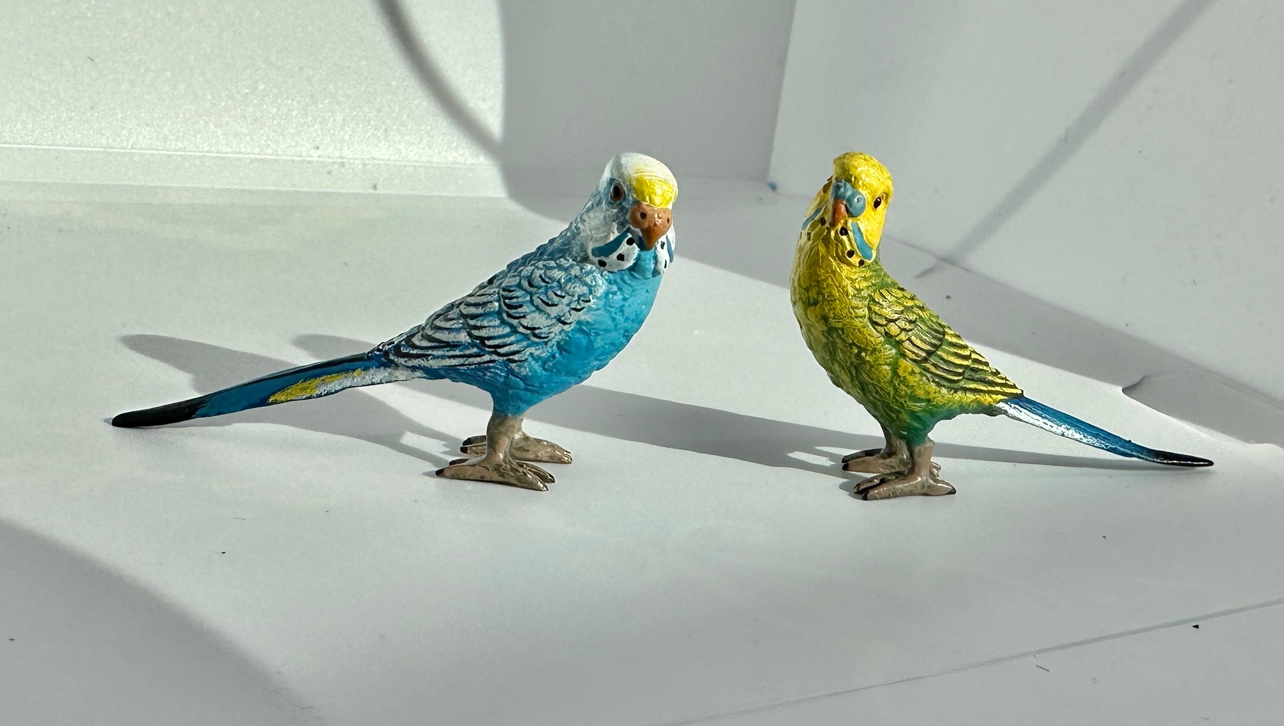 THIS IS A SUPERB PAIR OF BERGMAN AUSTRIAN VIENNA BRONZE PARAKEET BIRDS IN BLUE AND YELLOW GREEN PLUMAGE.
This wonderful pair of antique Austrian Vienna Bronzes (Bronze de Vienne, Wiener Bronze, Cold Painted Bronze) is so charming with its