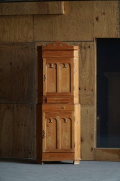 Armoire d'angle en pin ancien en deux parties, ébéniste danois, début du XIXe siècle