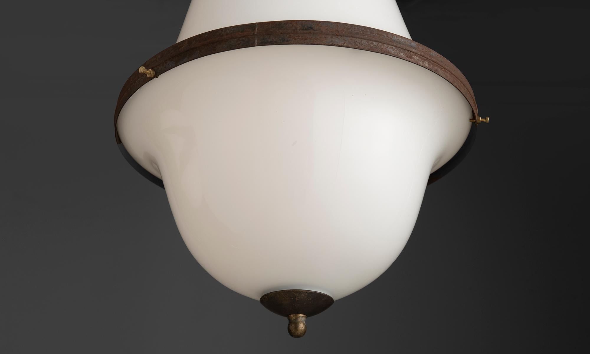 Néerlandais Pendentifs en opaline en deux parties, Pays-Bas vers 1920 en vente