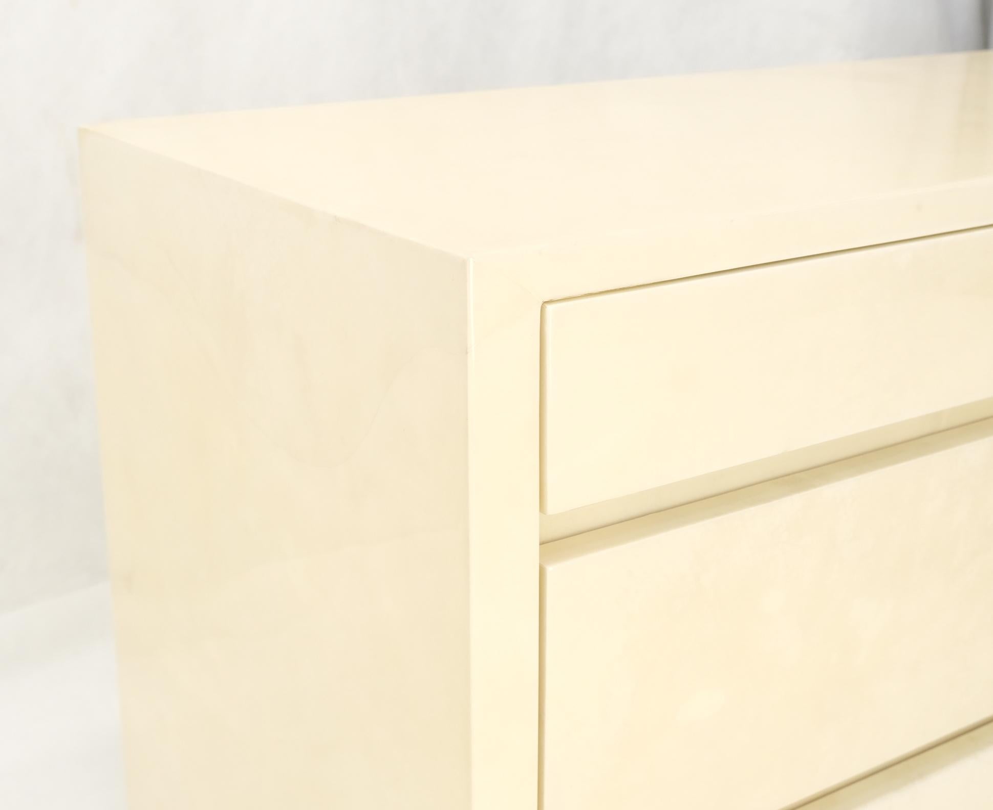 Cassettiera in pelle di capra laccata e smerigliata One Part Side by Side Credenza Menta! in vendita 2