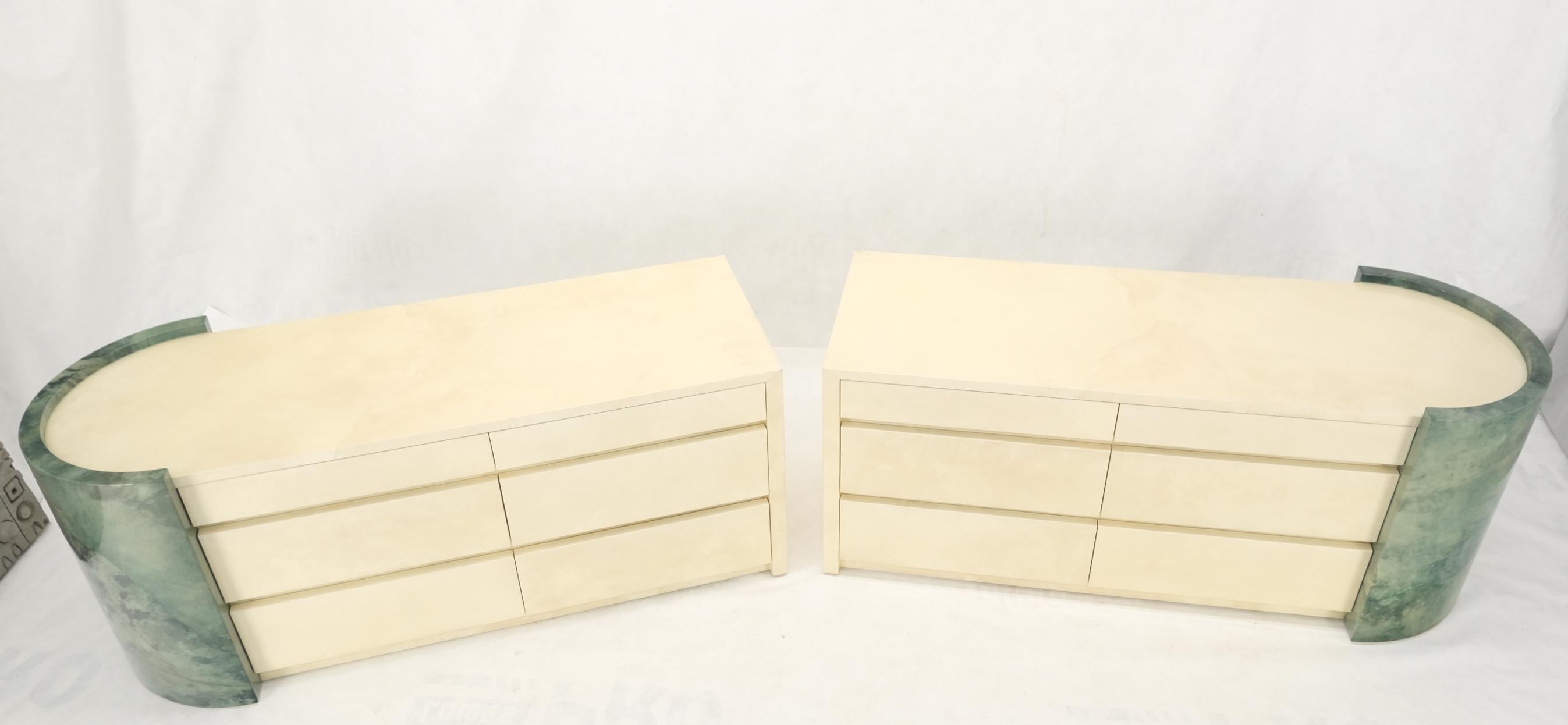 Cassettiera in pelle di capra laccata e smerigliata One Part Side by Side Credenza Menta! in vendita 5
