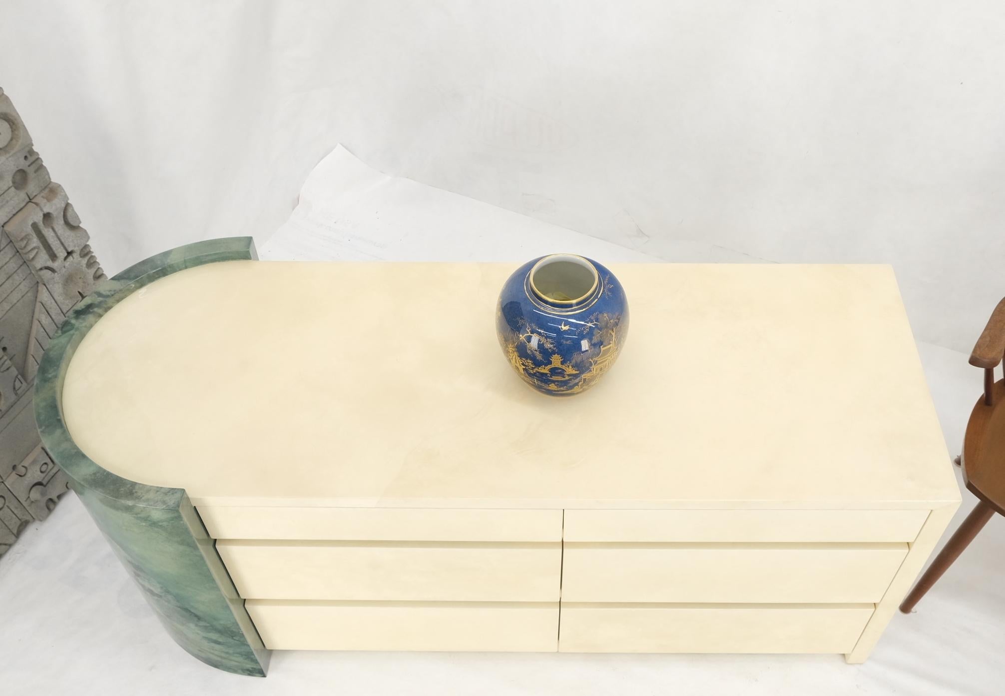 Beistell- und Beistellkommode aus lackiertem Ziegenleder in Mint! (Moderne der Mitte des Jahrhunderts) im Angebot