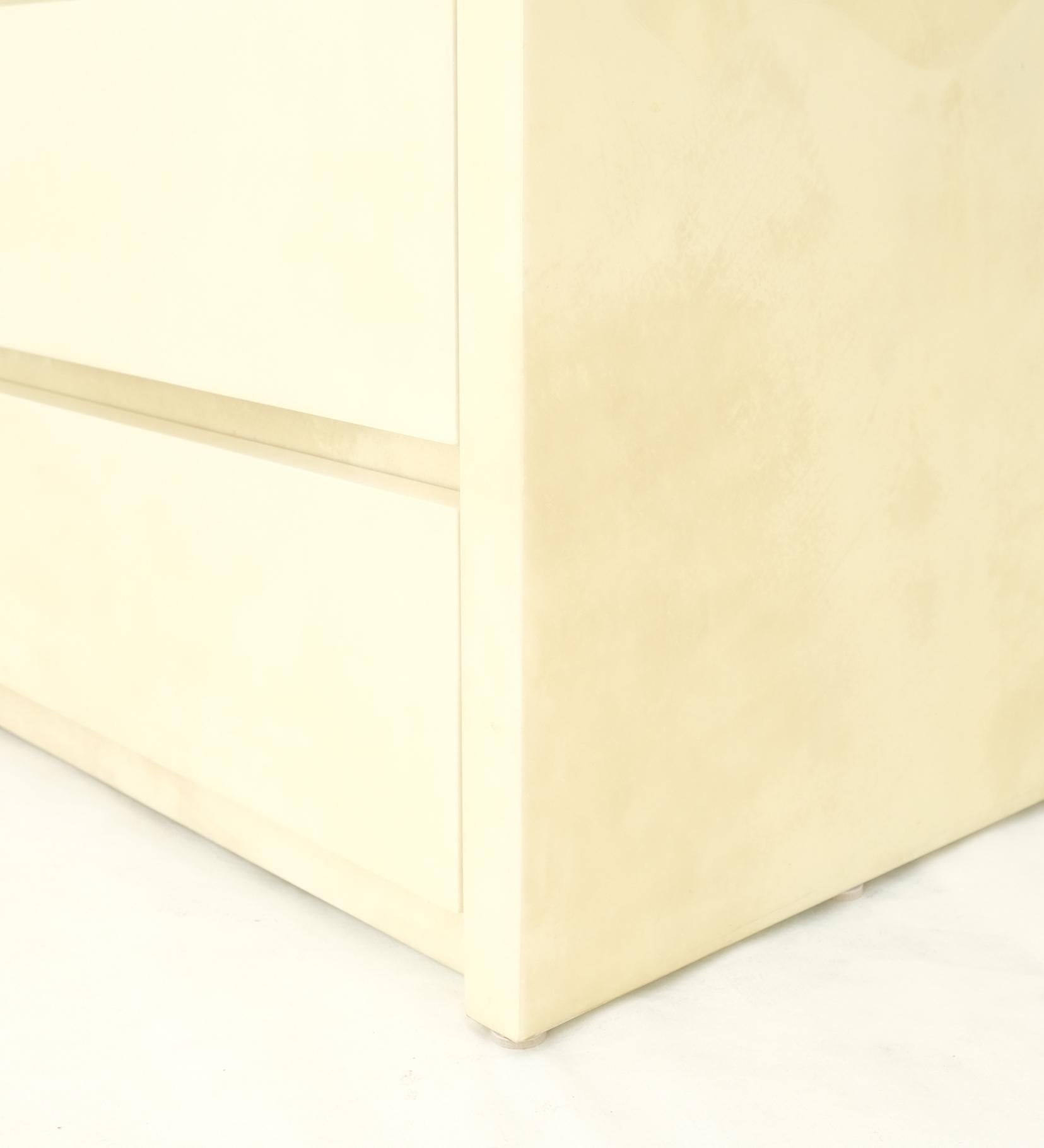 Cassettiera in pelle di capra laccata e smerigliata One Part Side by Side Credenza Menta! in vendita 1