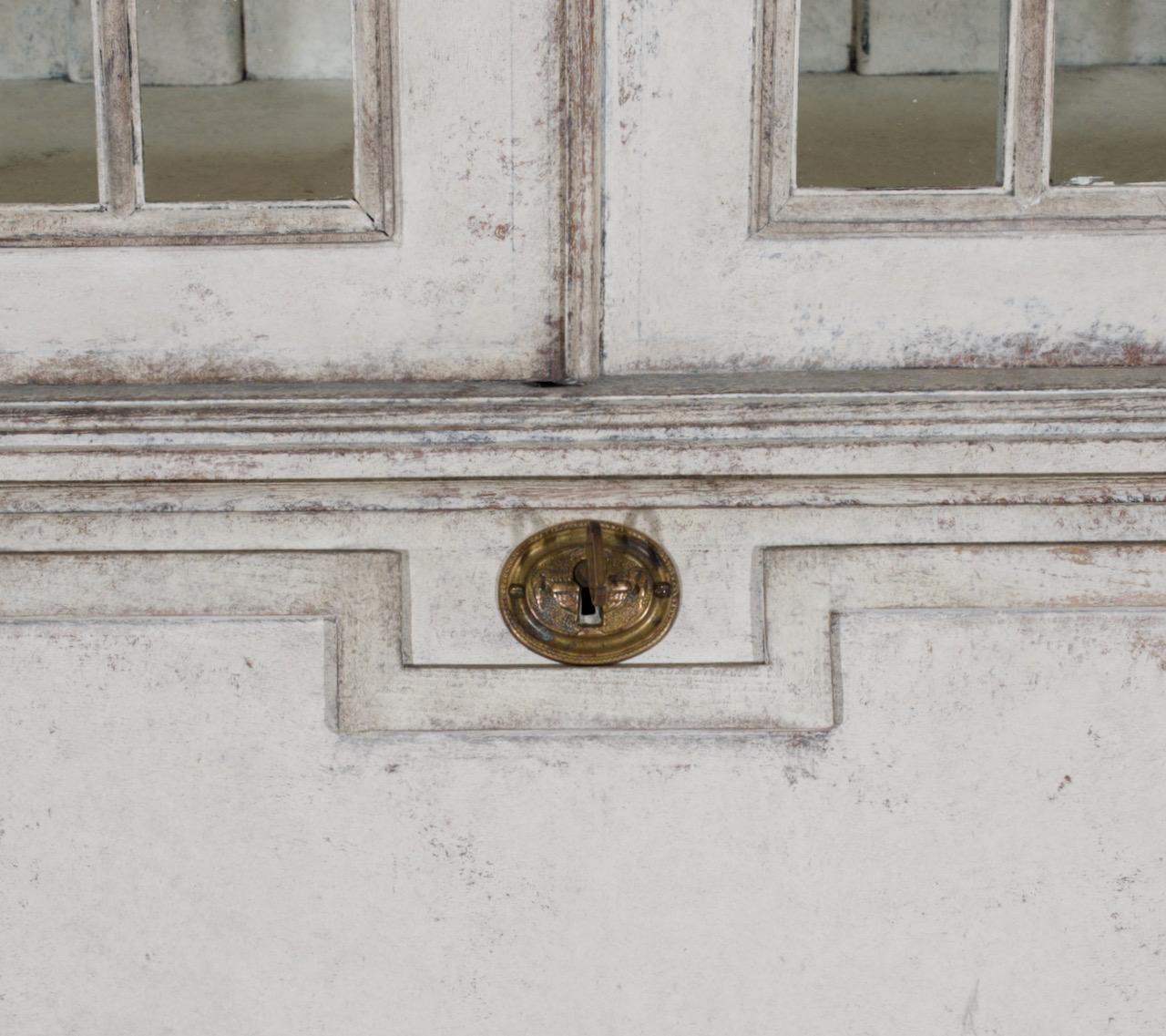 Two-Part Vitrine Cabinet, circa 1790 For Sale 2