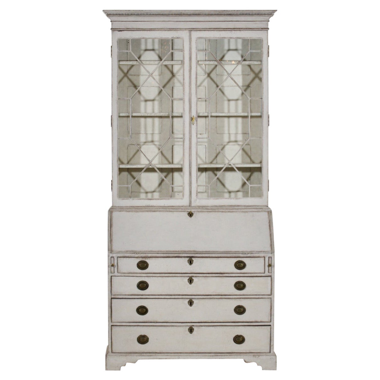 Zweiteiliger Vitrinenschrank, um 1790 im Angebot