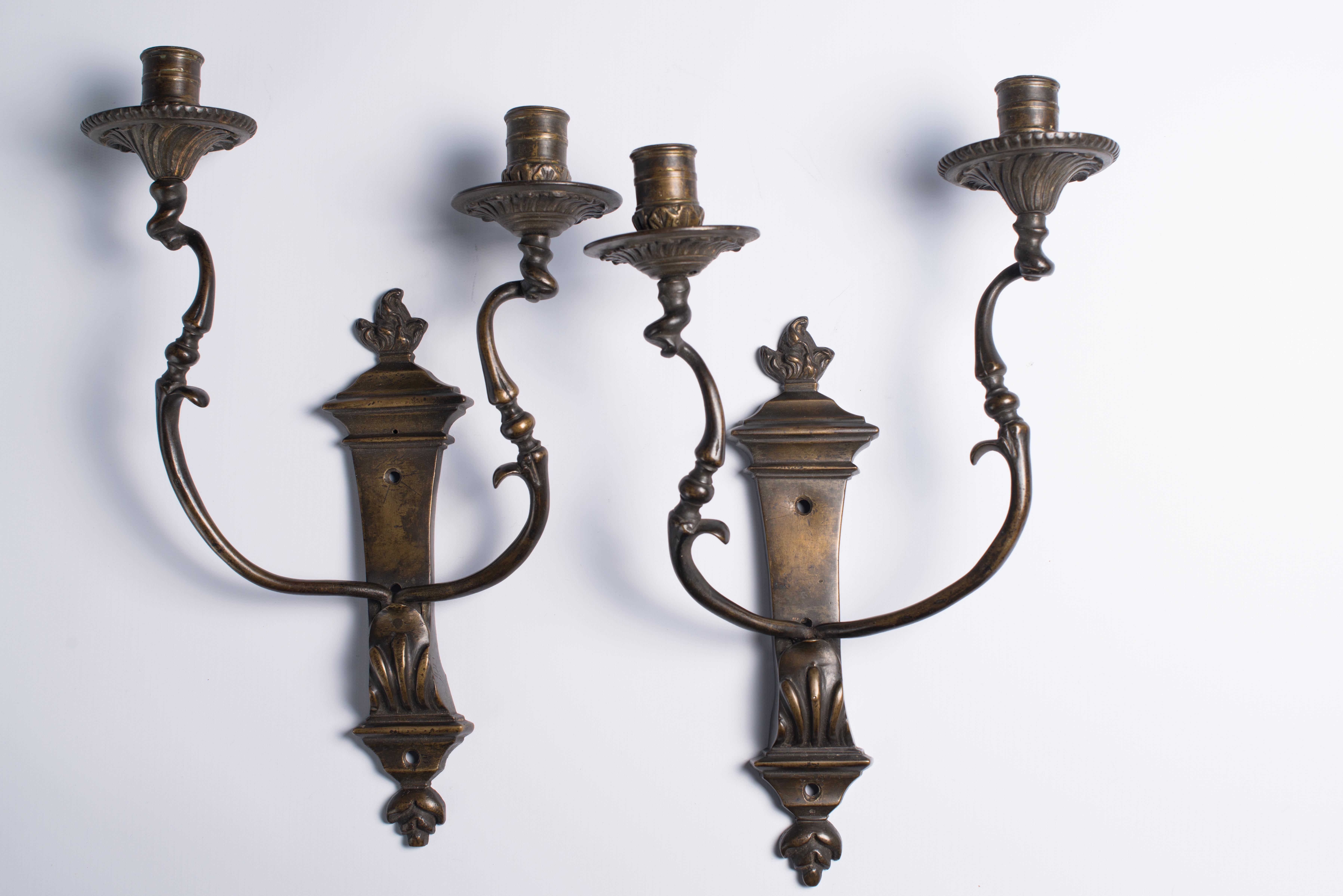 Two patinated authentic and nicely patinated bronze two-light wall lights, each with a plain tapering shaped and stepped foliate backplate and two conforming foliate scroll branches, mid-18th century. The Netherlands.



 