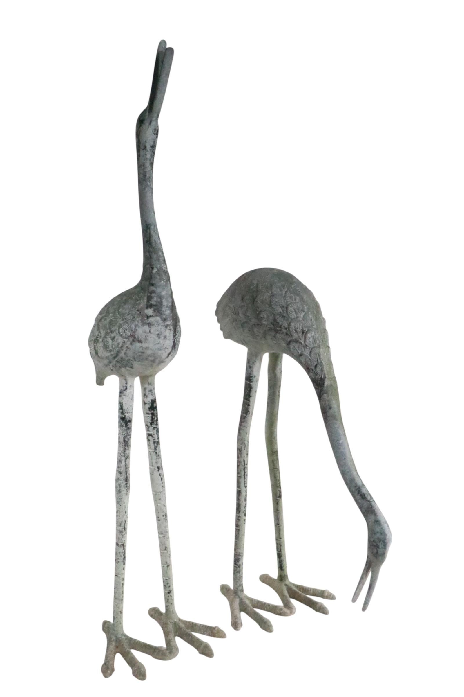 Zwei patinierte Metall Reiher Garten Ornamente im japanischen Stil im Angebot 3