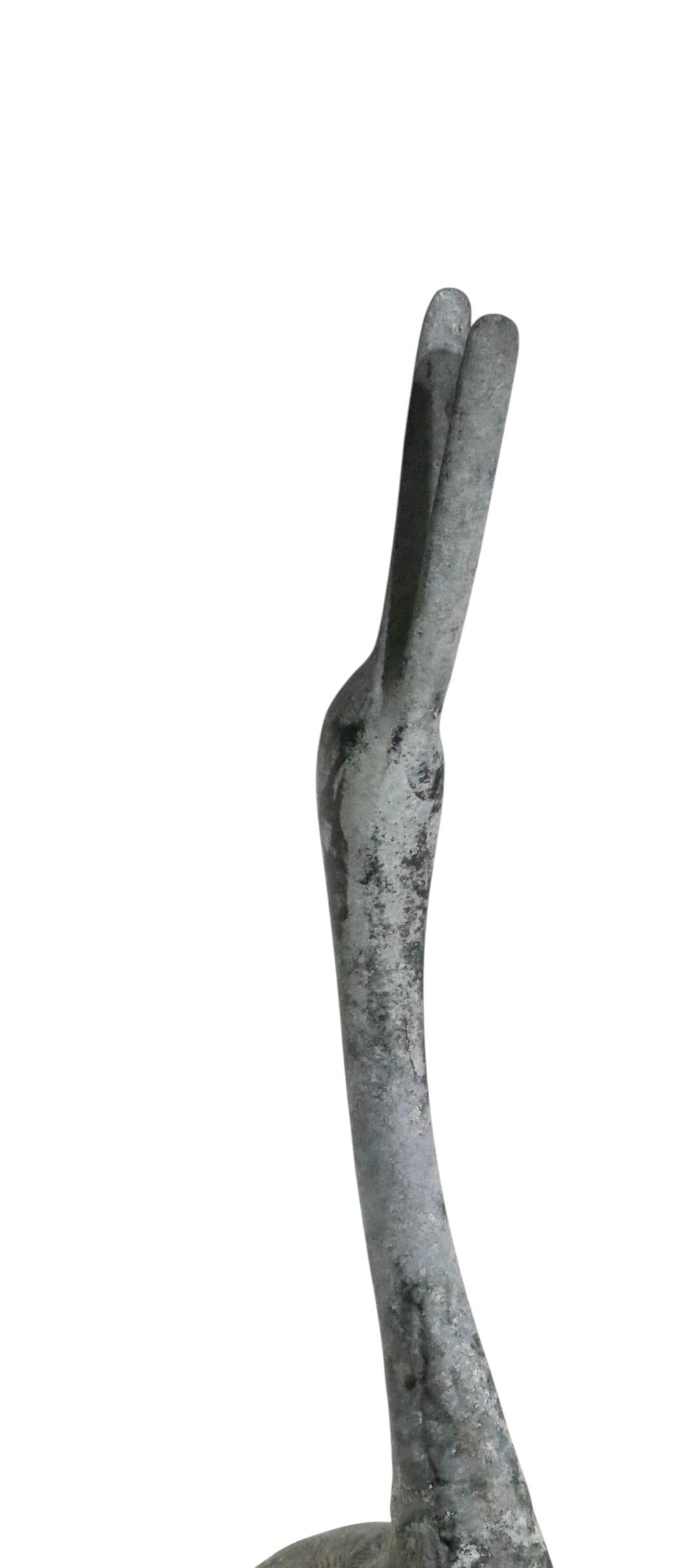 Zwei patinierte Metall Reiher Garten Ornamente im japanischen Stil im Angebot 4