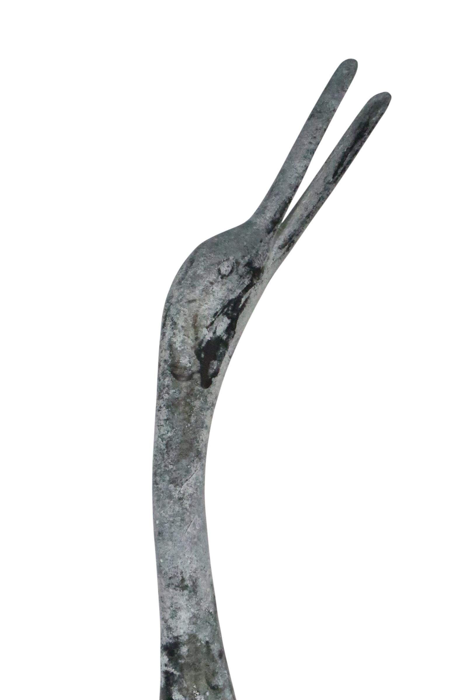 Zwei patinierte Metall Reiher Garten Ornamente im japanischen Stil (20. Jahrhundert) im Angebot