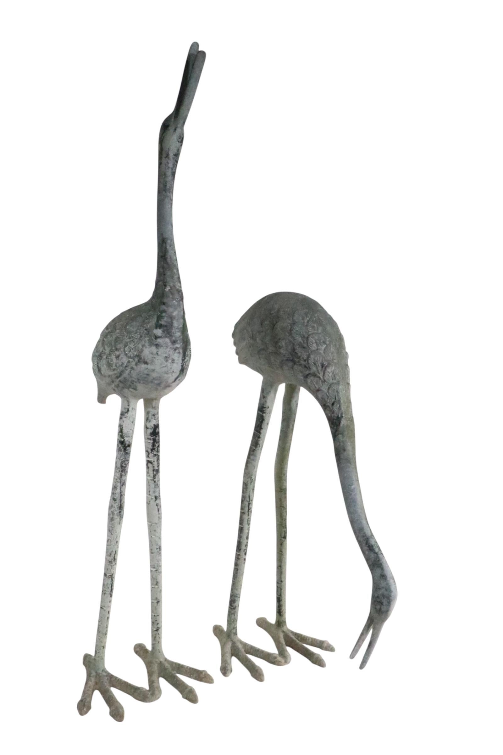 Zwei patinierte Metall Reiher Garten Ornamente im japanischen Stil im Angebot 2