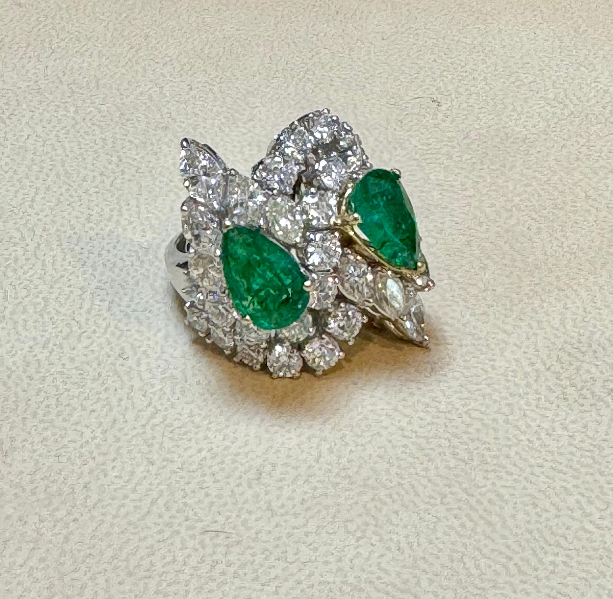Two Pear shape 5.5 Ct Emerald  & 8.5 Ct Diamond Ring,  18K White Gold Size 6 For Sale 5