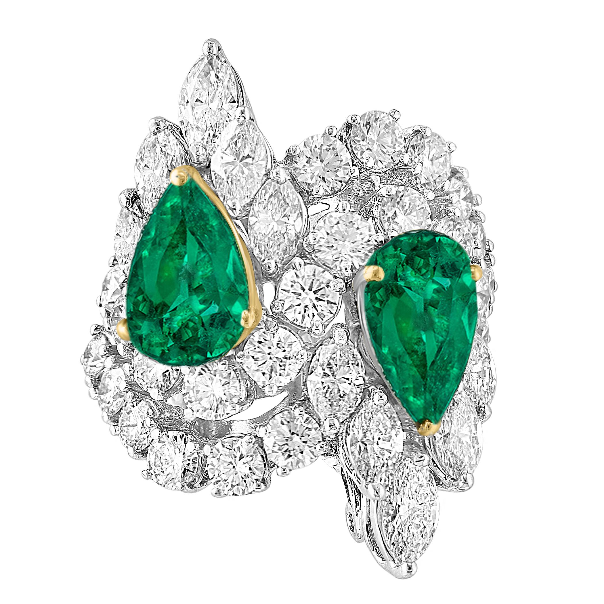 Deux émeraudes en forme de poire 5.5 Ct  & Bague en diamant de 8,5 ct,  Or blanc 18 carats taille 6 en vente 11