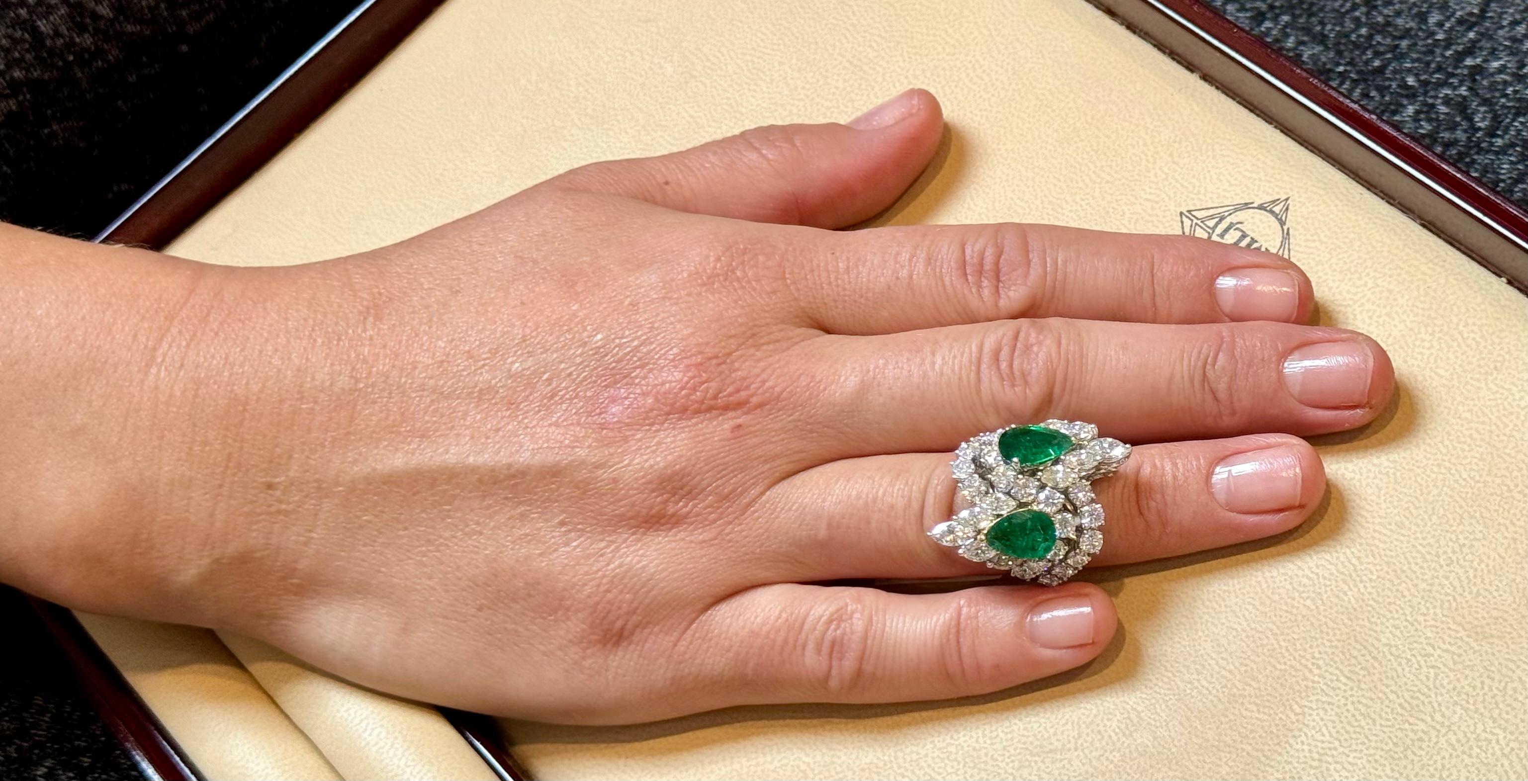 Deux émeraudes en forme de poire 5.5 Ct  & Bague en diamant de 8,5 ct,  Or blanc 18 carats taille 6 en vente 14