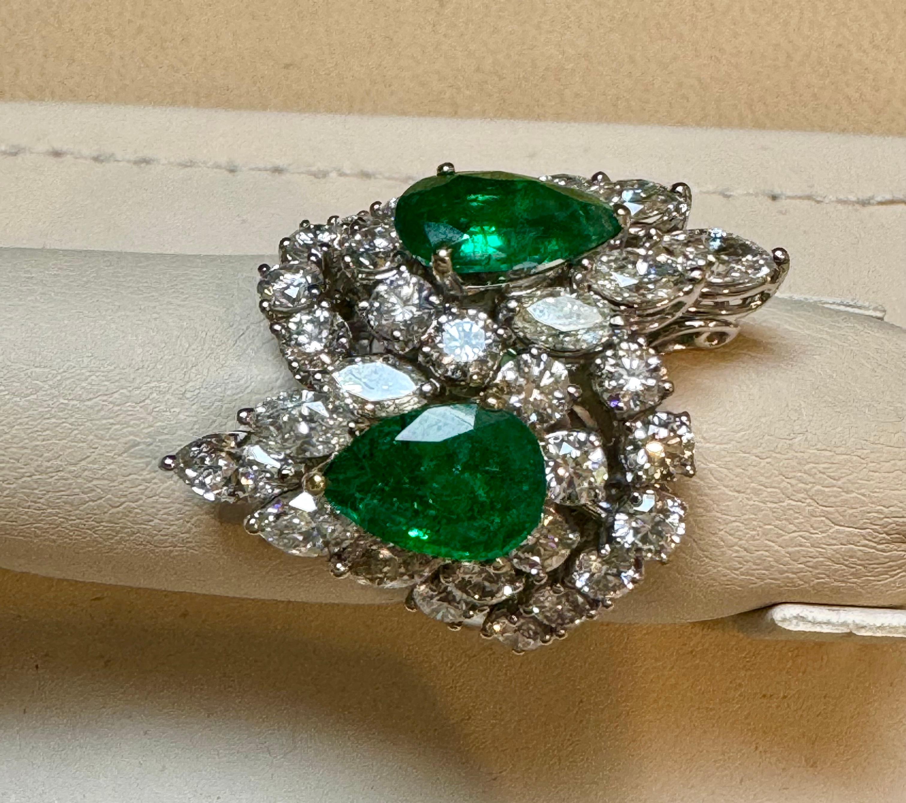 Two Pear shape 5.5 Ct Emerald  & 8.5 Ct Diamond Ring,  18K White Gold Size 6 For Sale 3