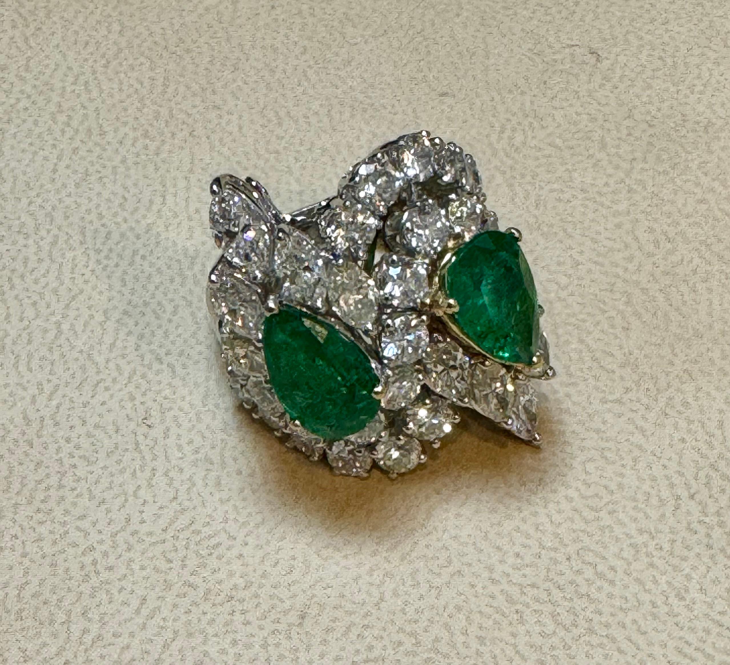 Two Pear shape 5.5 Ct Emerald  & 8.5 Ct Diamond Ring,  18K White Gold Size 6 For Sale 4
