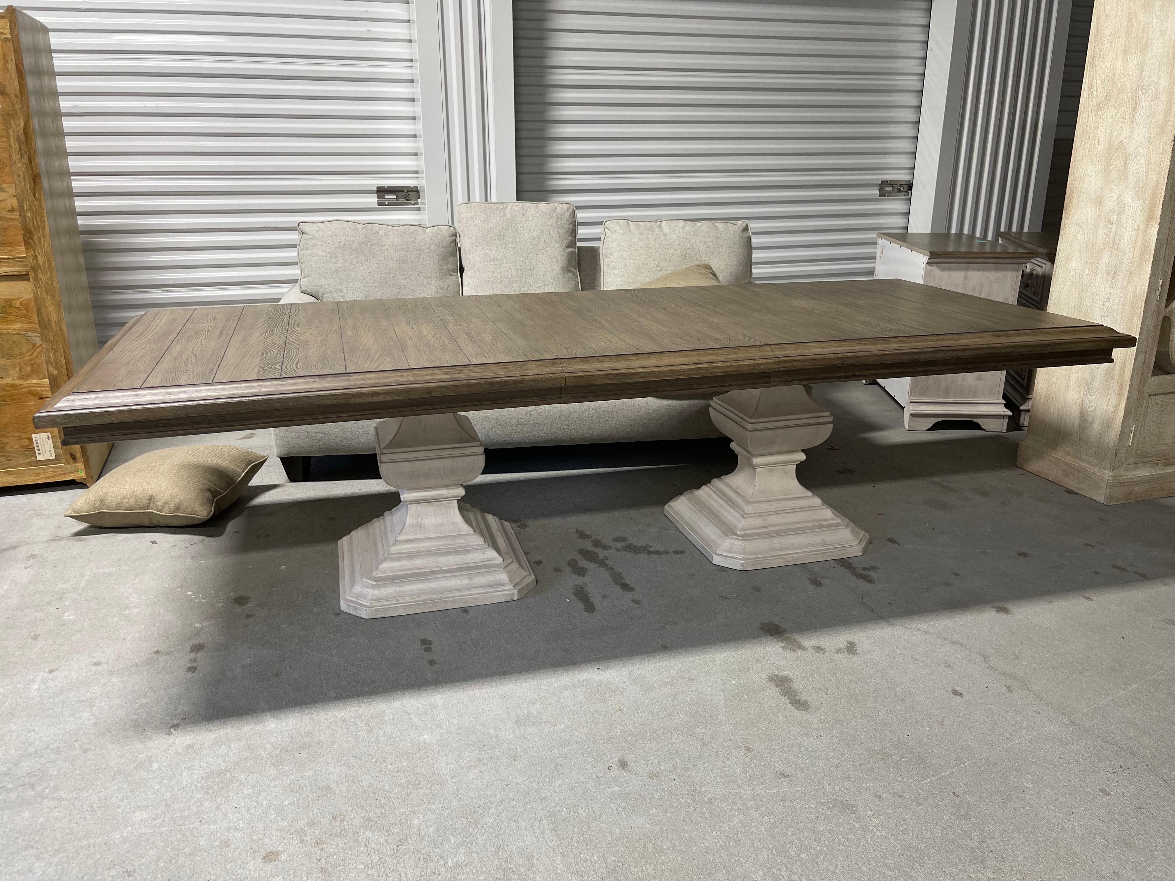 Américain Table de salle à manger à deux piédestaux et plateau amovible, 21e siècle en vente