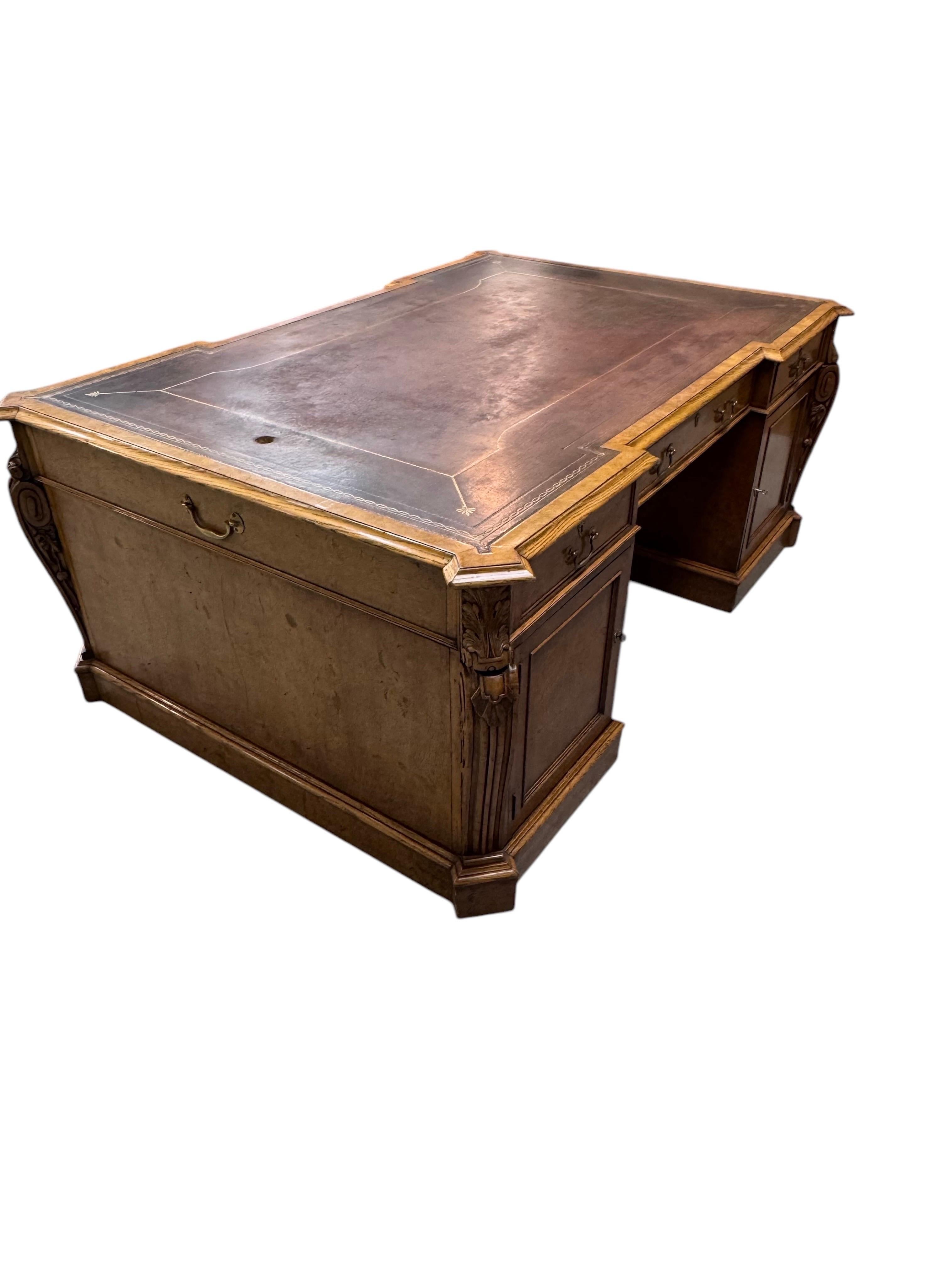 Scrivania con due piedistalli in pelle, Oak inglese, XIX secolo in vendita 3