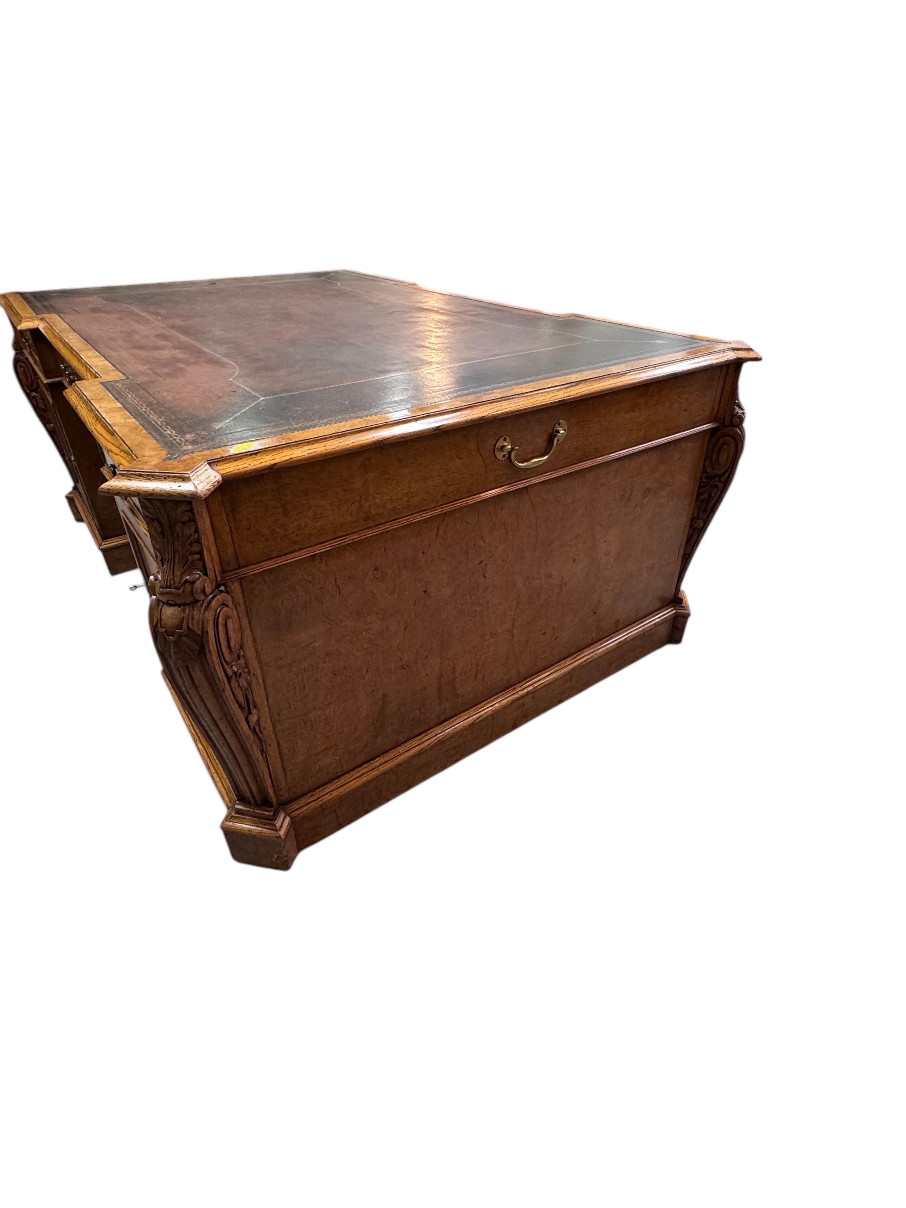 Inglese Scrivania con due piedistalli in pelle, Oak inglese, XIX secolo in vendita