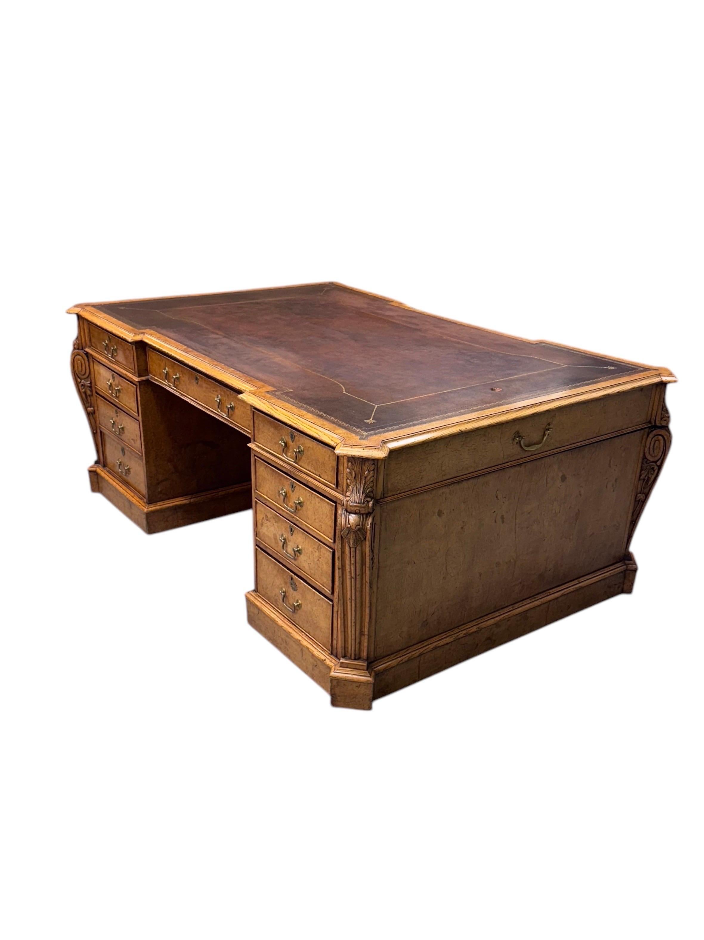 Scrivania con due piedistalli in pelle, Oak inglese, XIX secolo in vendita 2