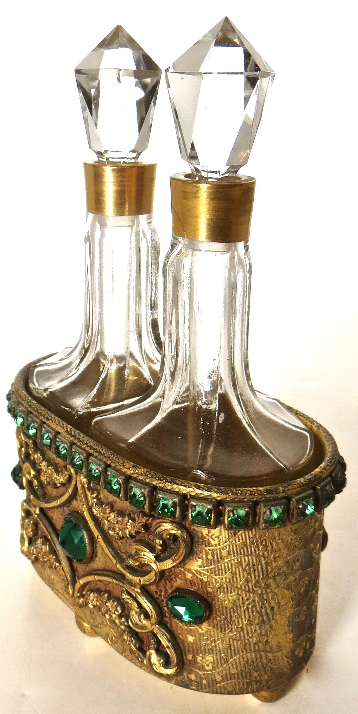 Two Perfume Bottles in Fitted Casket on Decorated Tray by E. & J. Bass, Ca 1900 In Good Condition For Sale In Incline Village, NV