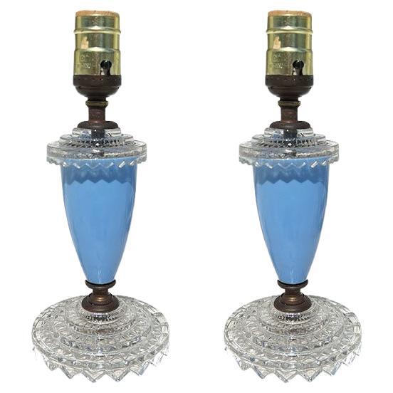 Zwei zierliche Art-Deco-Tischlampen aus blauem geschliffenem Glas - ein Paar
