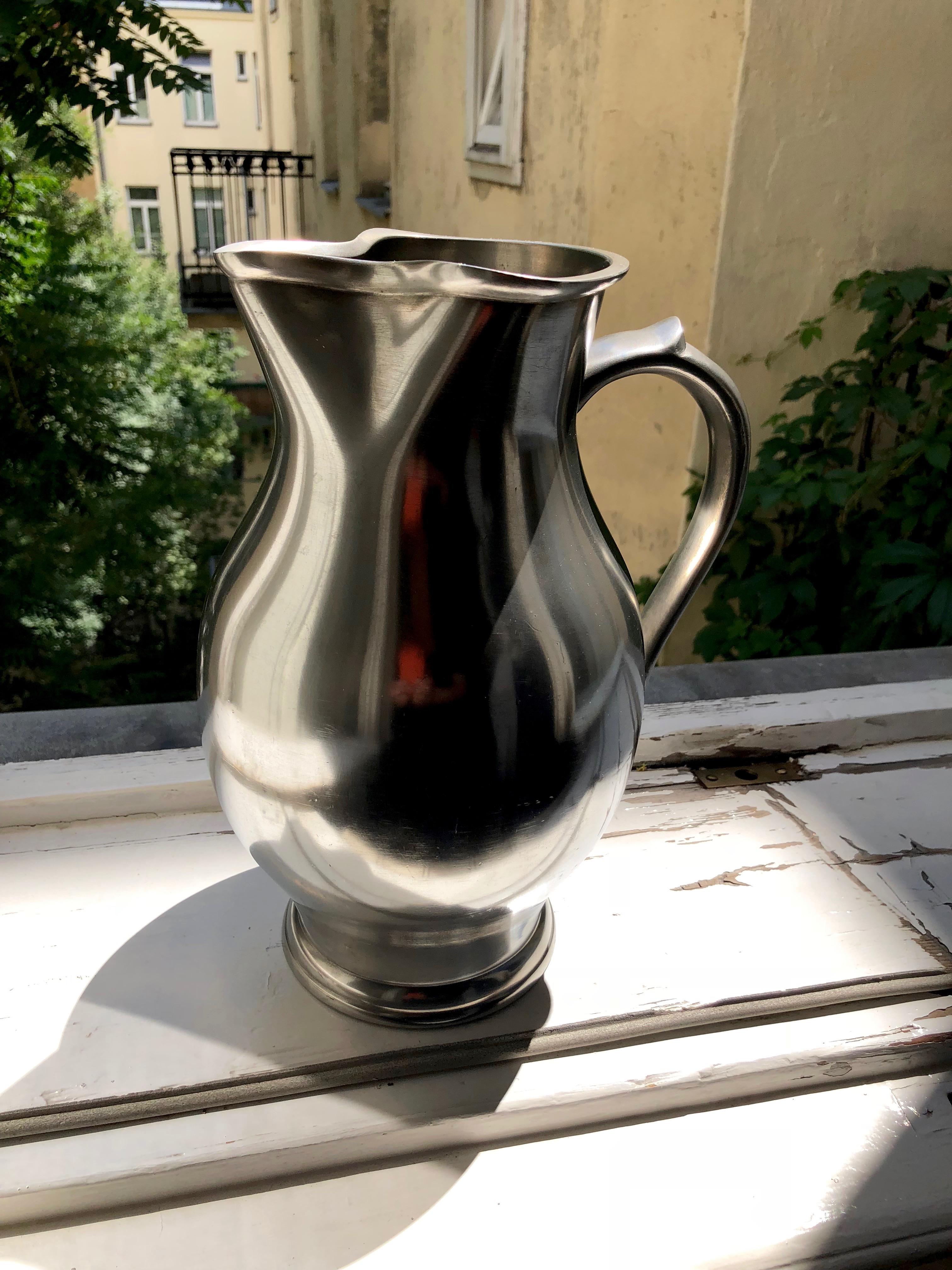 Two Pewter Wine Jugs from the Wiener Zin Manufacture Dated 1837 For Sale 3