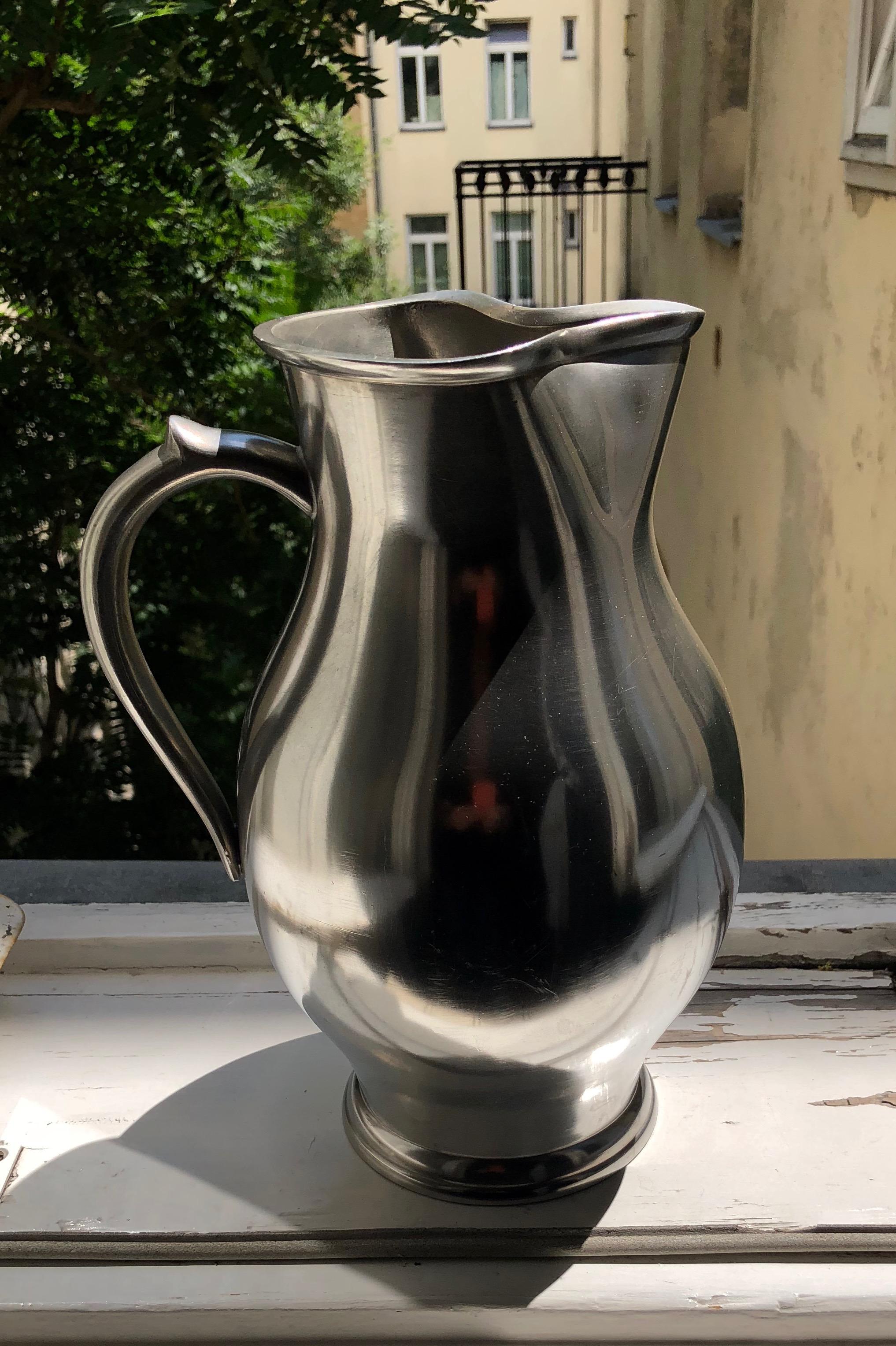 Two Pewter Wine Jugs from the Wiener Zin Manufacture Dated 1837 For Sale 1