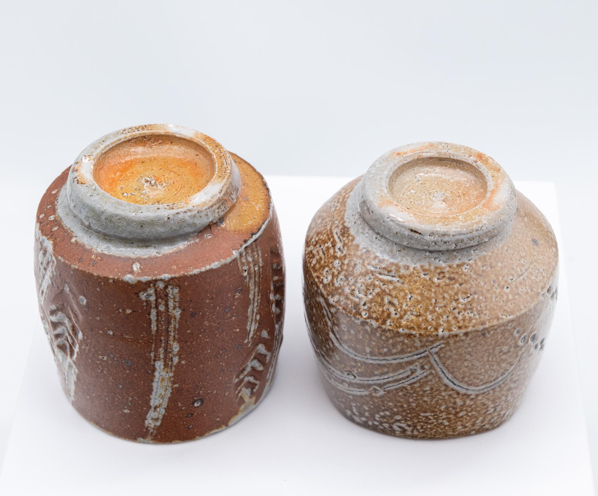 Deux vases à thé en grès Yunomi émaillé au sel et au feu de bois de Phil Woods en vente 2