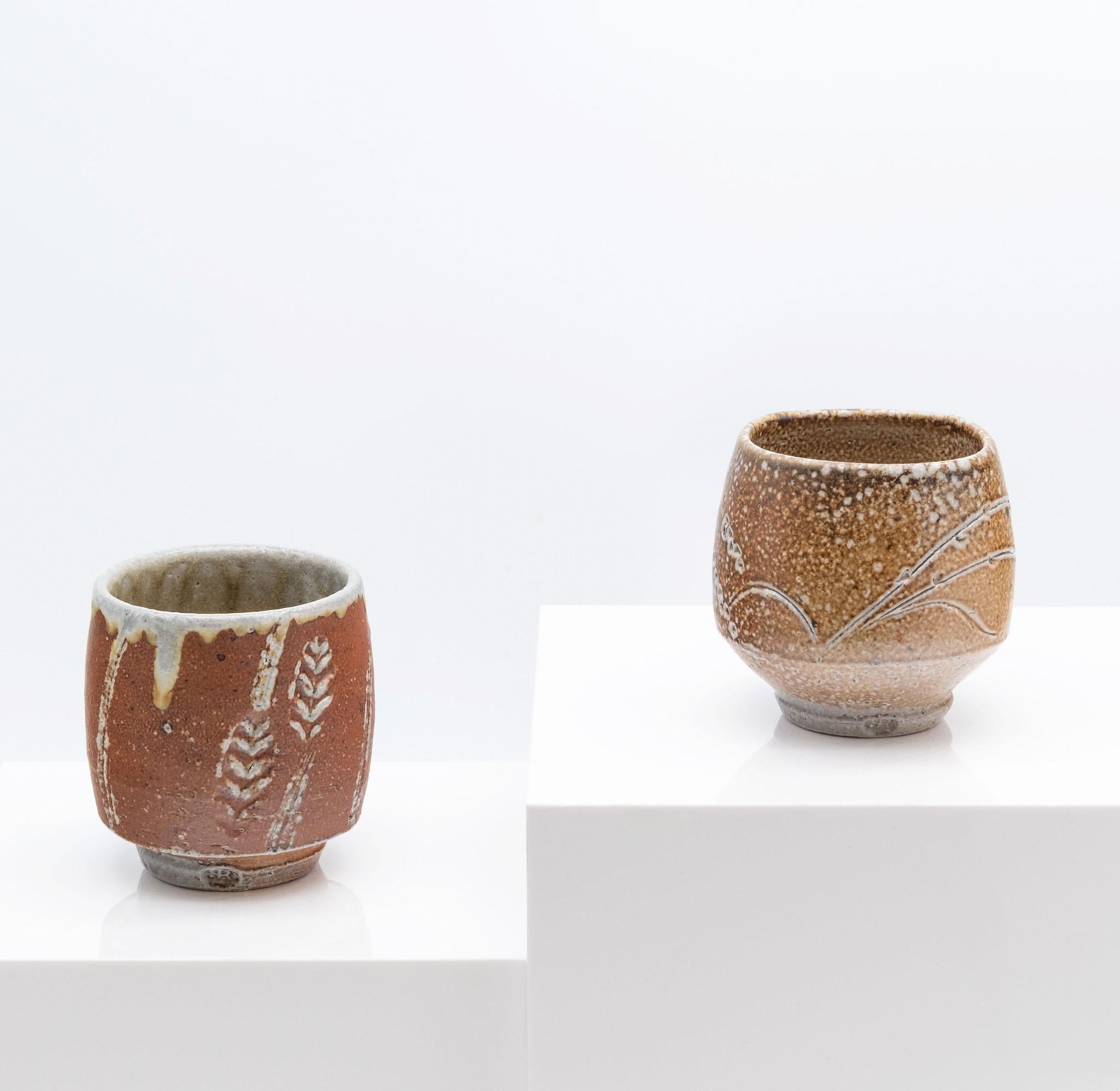 Fait main Deux vases à thé en grès Yunomi émaillé au sel et au feu de bois de Phil Woods en vente