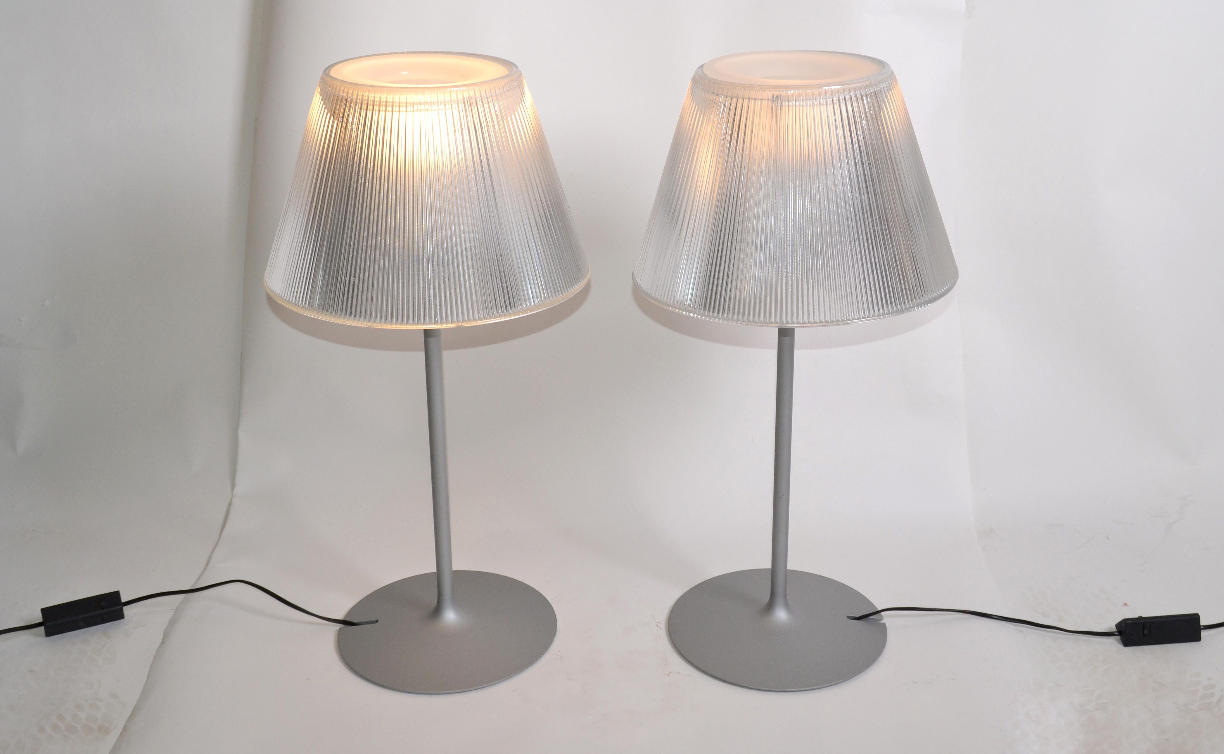 Moderne Deux lampes de table modernes Philippe Starck Serie Romeo Moon en verre pressé Flos Italie