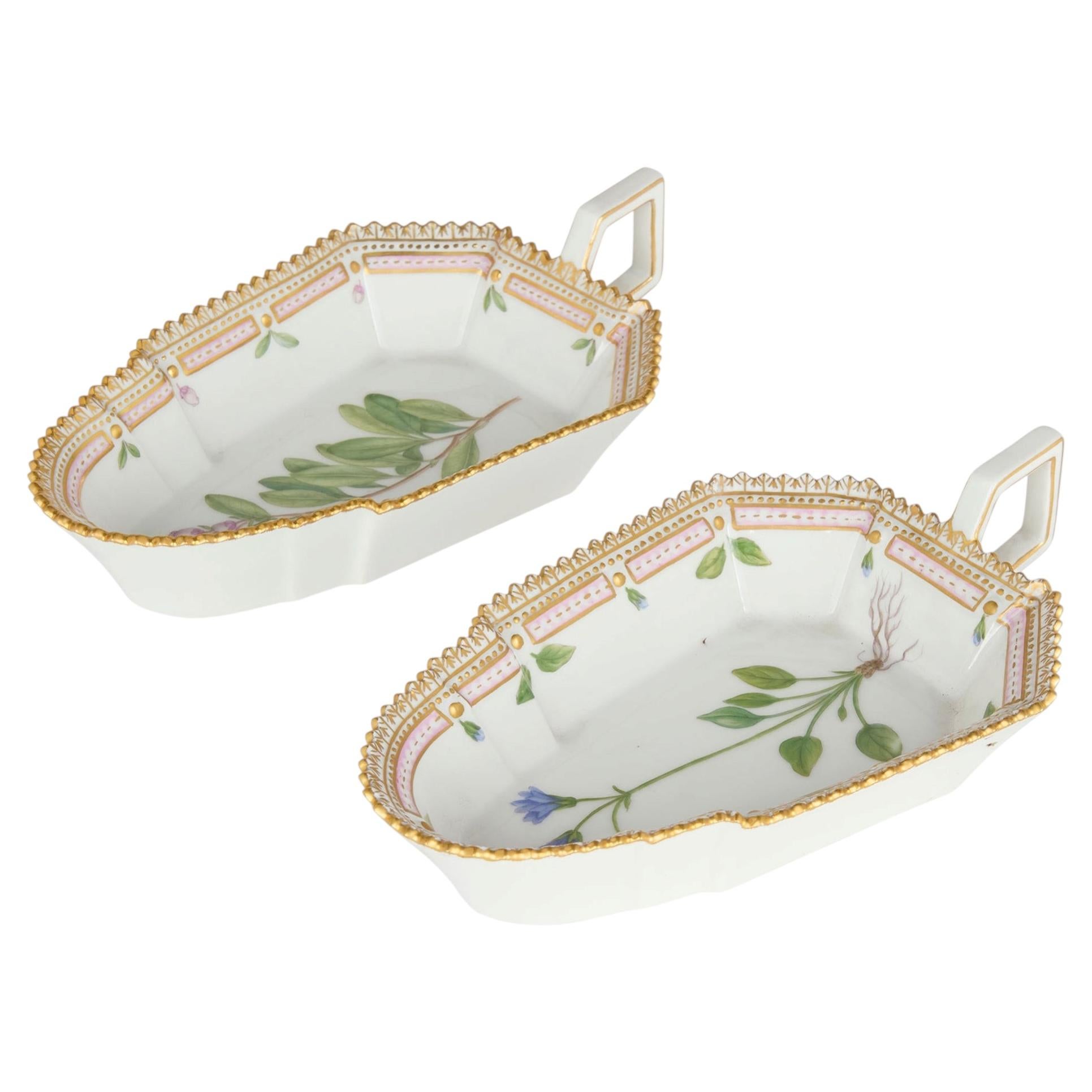Deux plats à cornichons en porcelaine Royal Copenhagen 'Flora Danica'.