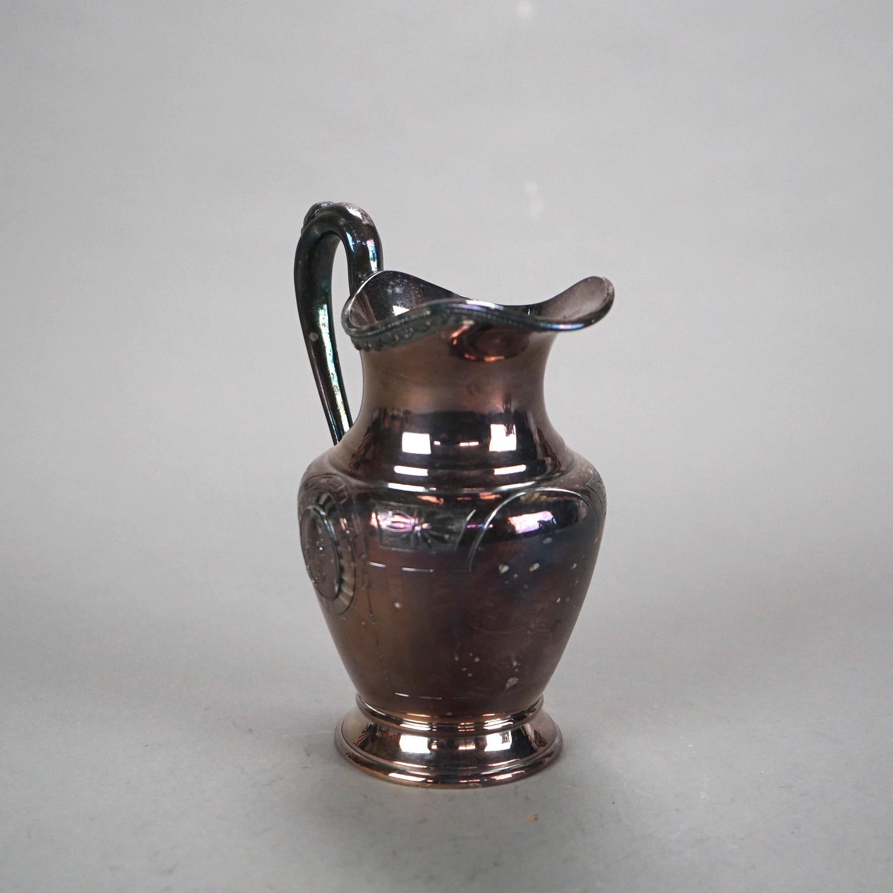 Set da tè antico in argento placcato con figure e cammeo di guerriero, due pezzi C1890 In condizioni buone in vendita a Big Flats, NY