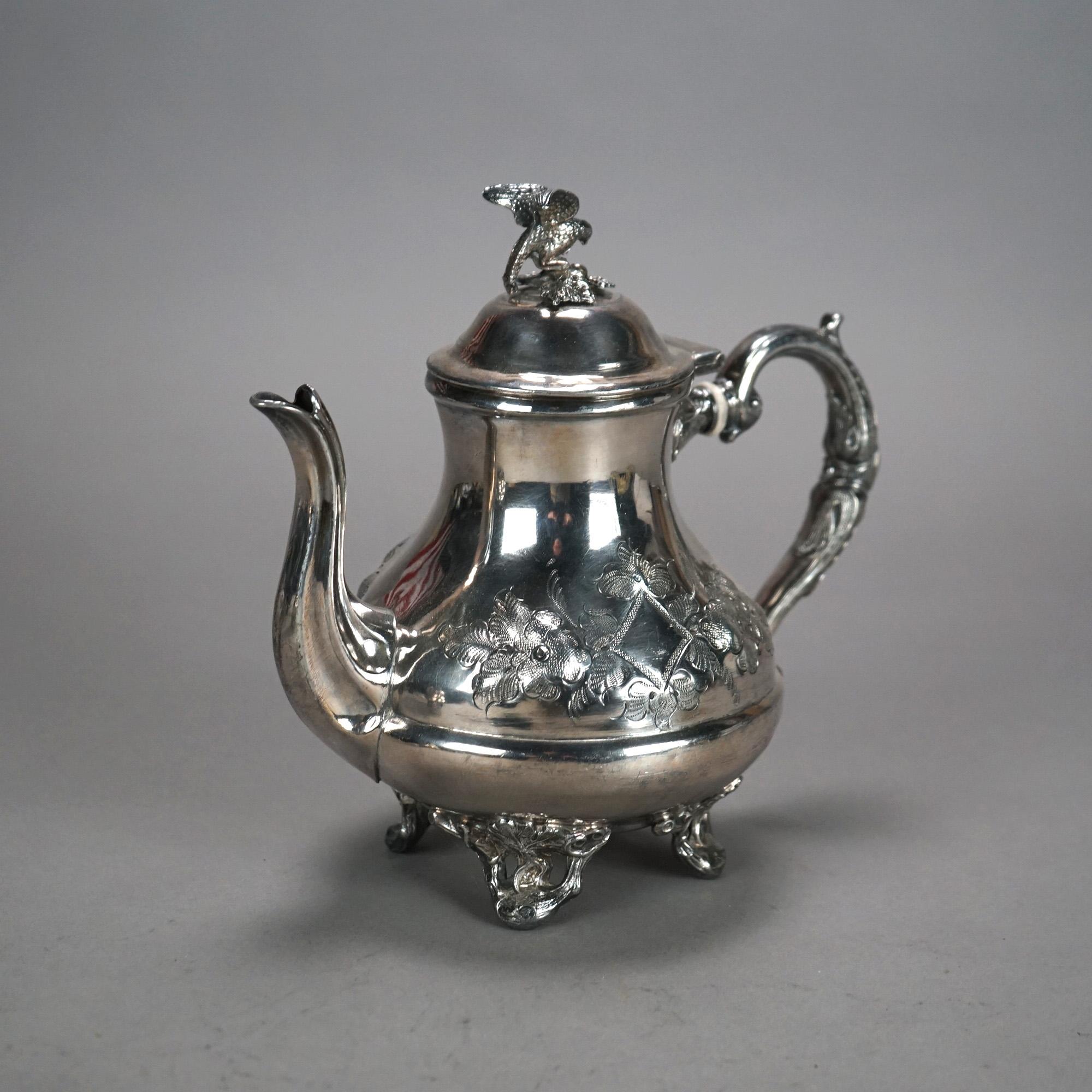 Set da tè antico con piedini e figure in argento placcato in due pezzi C1890 in vendita 2