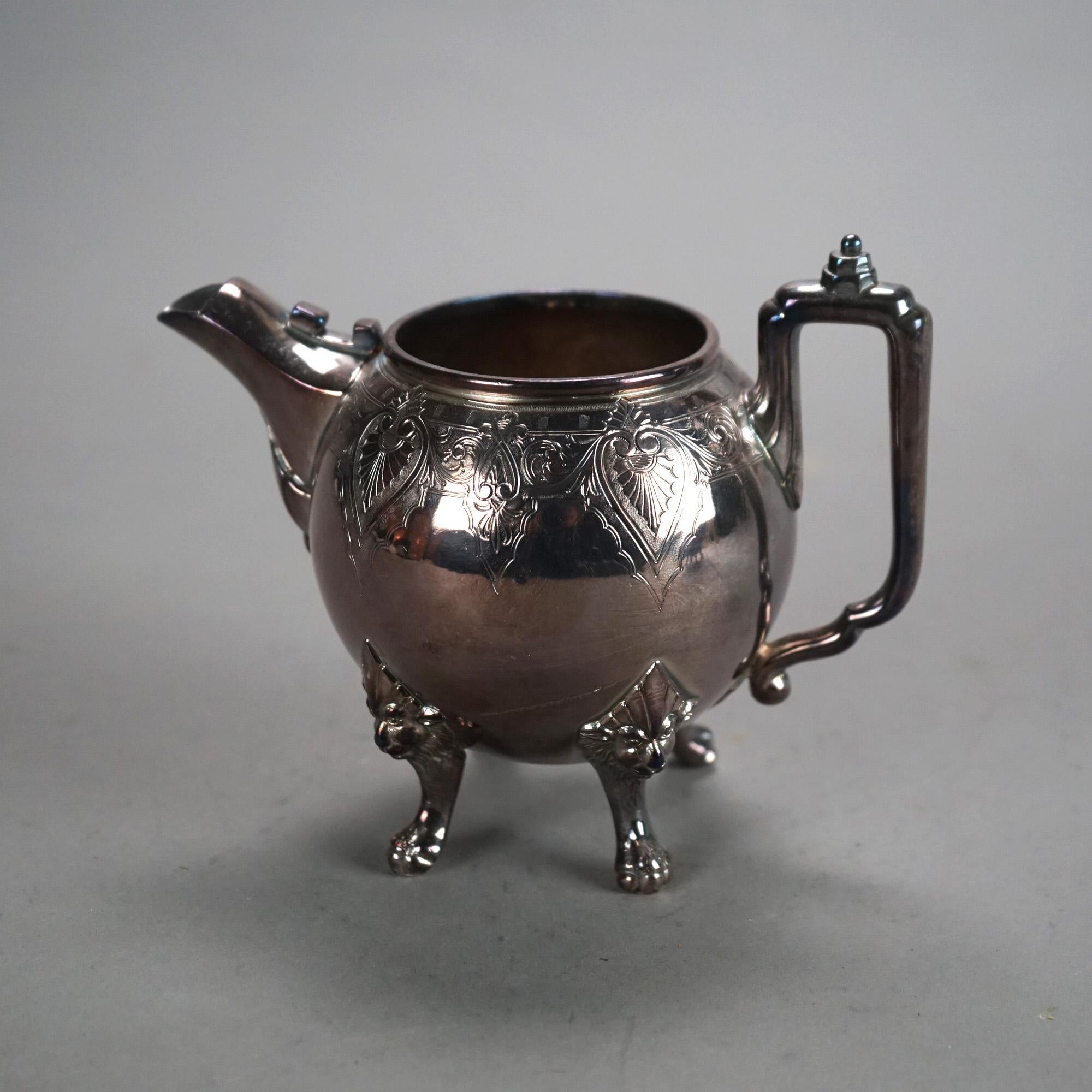 Set da tè con piedi a zampa d'asino in due pezzi antichi placcati in argento C1890 In condizioni buone in vendita a Big Flats, NY