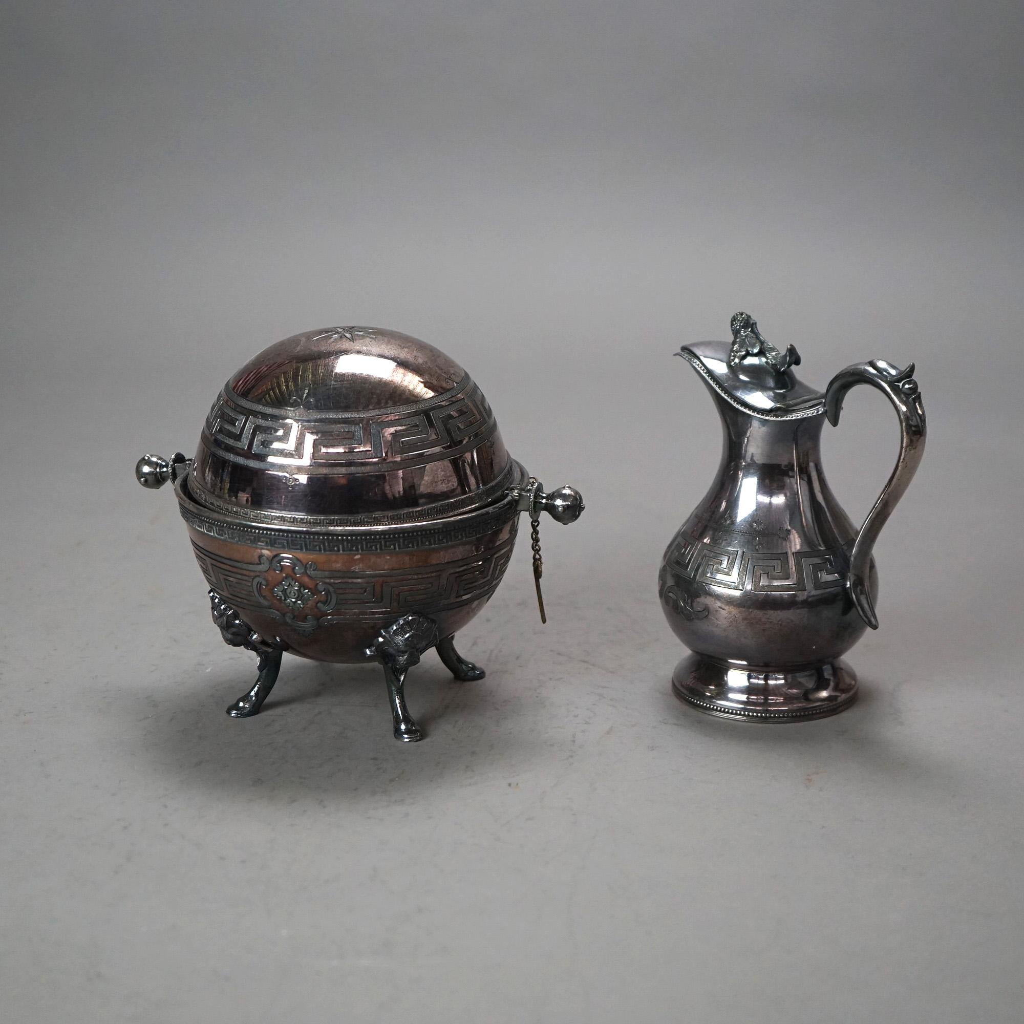 XIX secolo Set di lattiere e zuccheriere in due pezzi placcati in argento con chiave greca C1890 in vendita