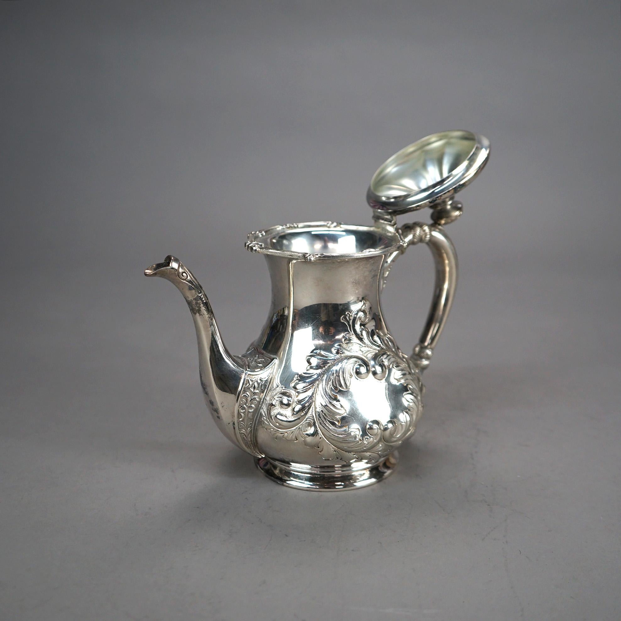 Set da tè antico in argento placcato in due pezzi con incisione a fogliame C1890

Misure: 7,75