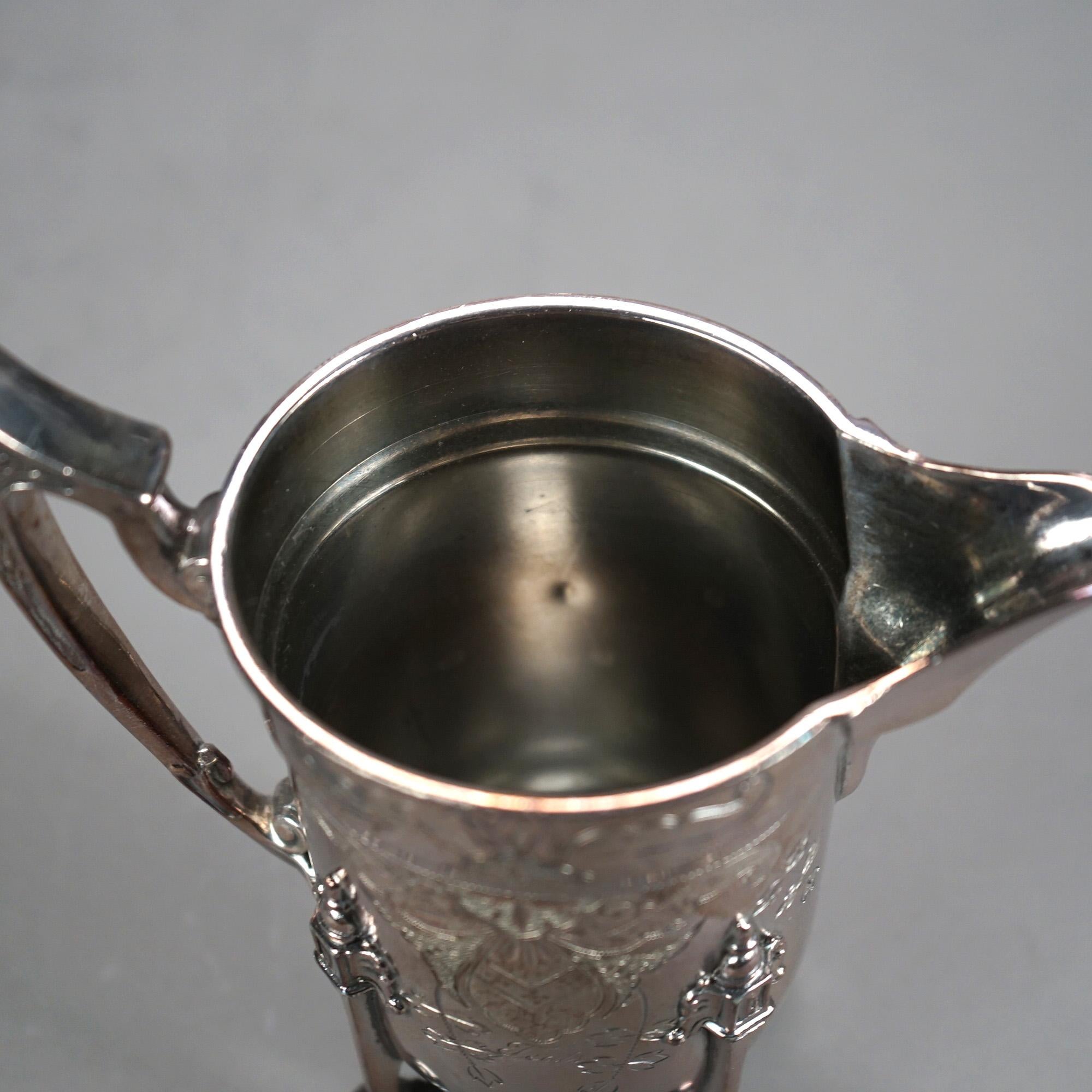 Set da tè antico in argento placcato in due pezzi con incisione a fogliame C1890 In condizioni buone in vendita a Big Flats, NY