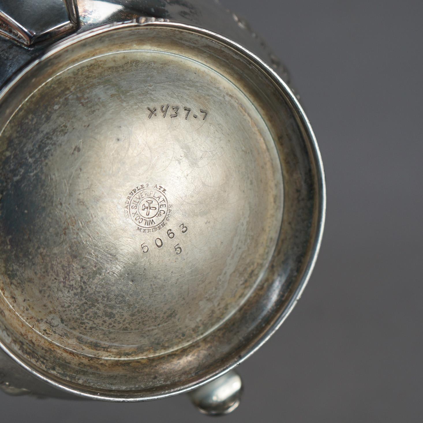 XIX secolo Set da tè antico in argento placcato in due pezzi con incisione a fogliame C1890 in vendita
