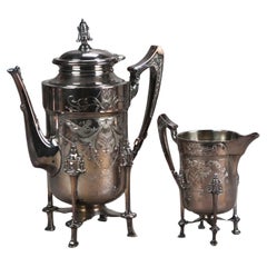Juego de Té Antiguo de Dos Piezas Plateado con Grabado Foliado C1890