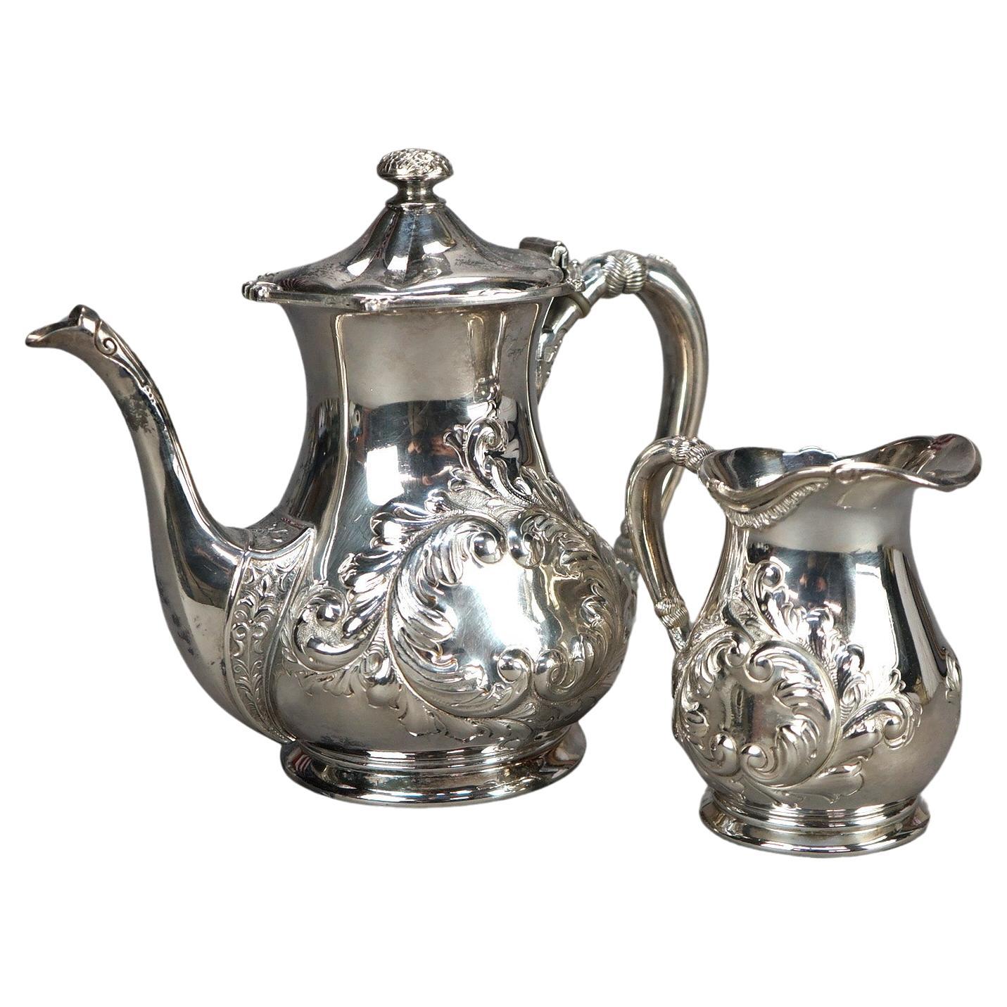 Set da tè antico in argento placcato in due pezzi con incisione a fogliame C1890
