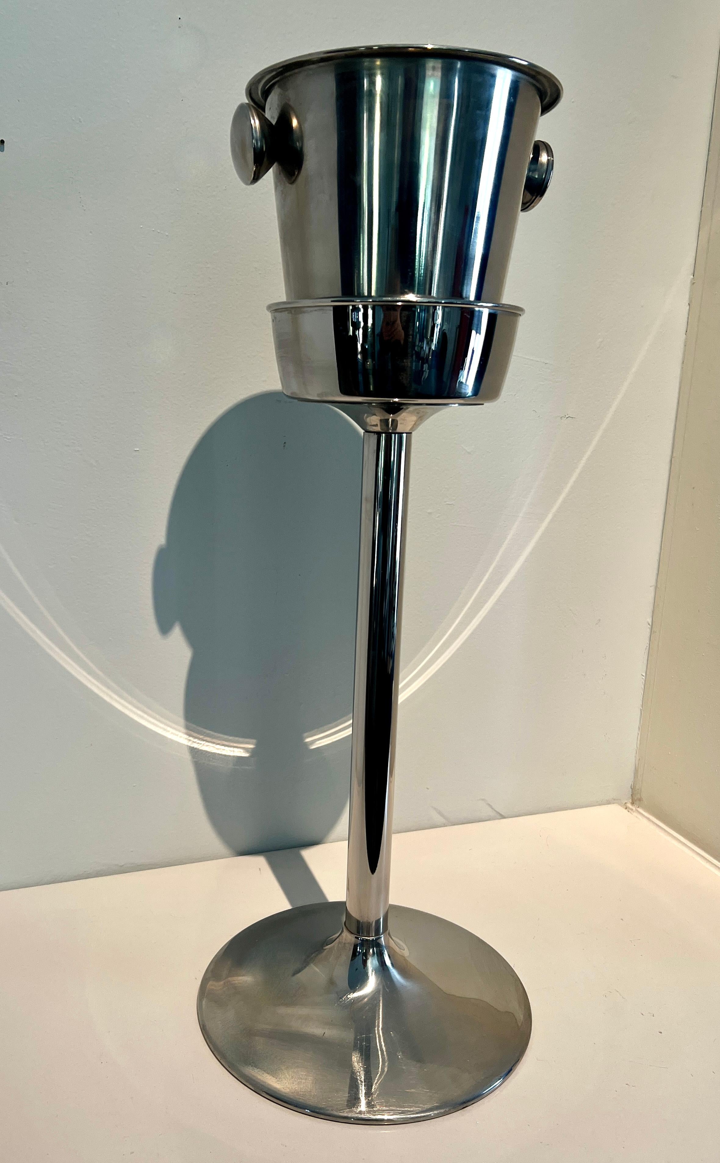 Zweiteiliger Champagnerkühler Eiskübel auf Stand im Zustand „Gut“ im Angebot in Los Angeles, CA