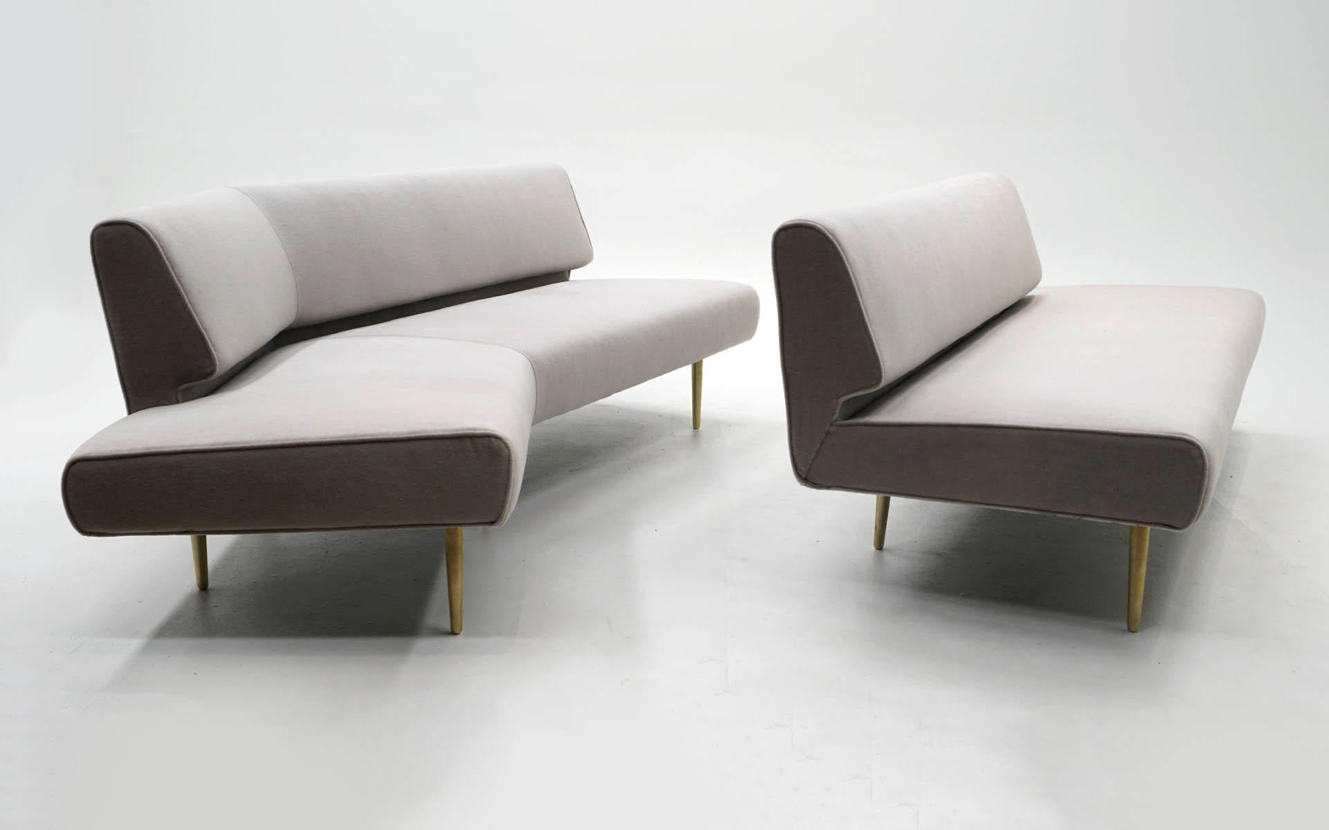 Zweiteiliges Dunbar-Sofa von Edward Wormley:: armlos:: Messingbeine:: Modelle 4756 & 4828 4